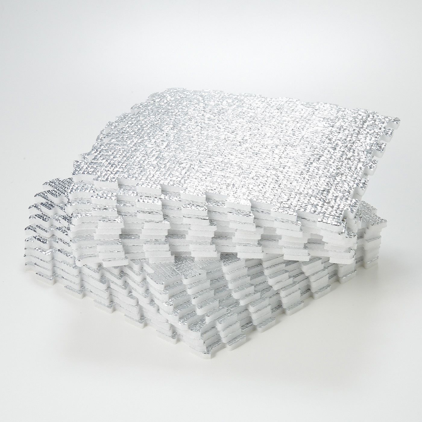 フェリシモの雑貨 Kraso|リビングあったか床冷え防止　アルミ素材のパズルマット|18枚セットです。