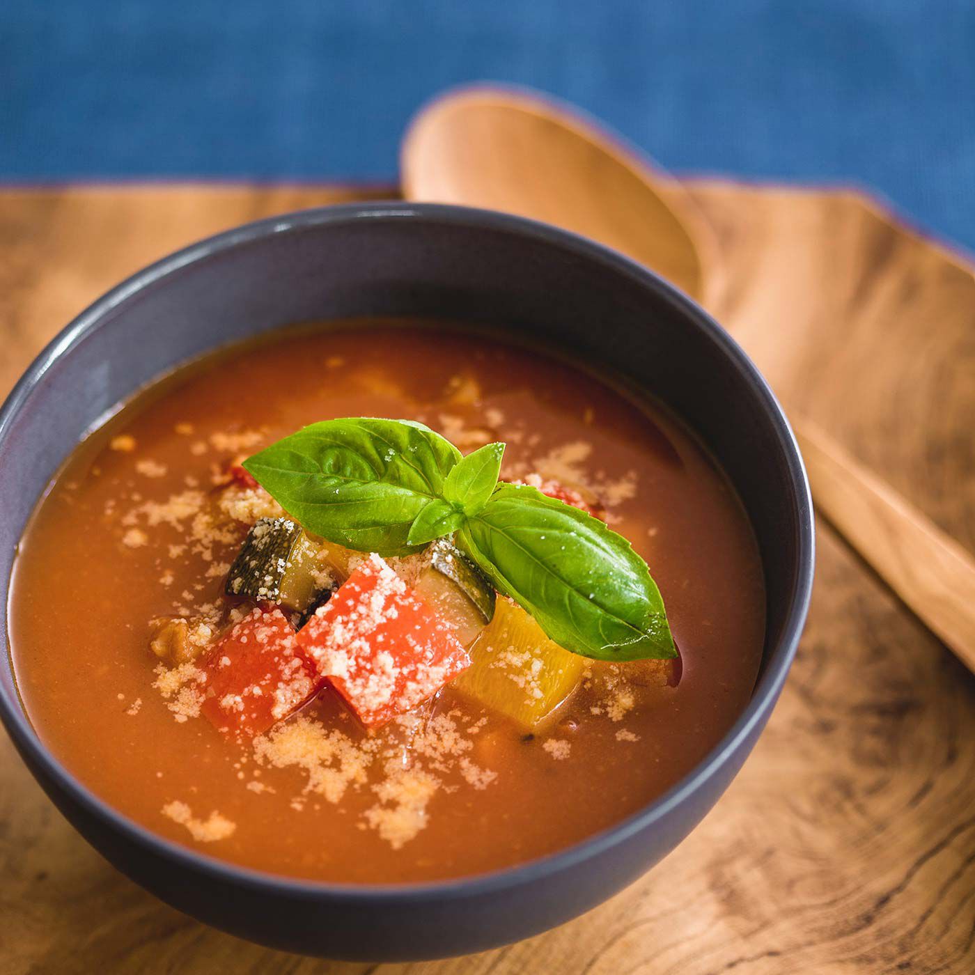フェリシモの雑貨Kraso|杉本節子さんに習うおもてなし　京焼の職人さんと作った　一汁一菜を慈しむパトラのうつわ|スープ、めん類、お粥など、幅広く使って。