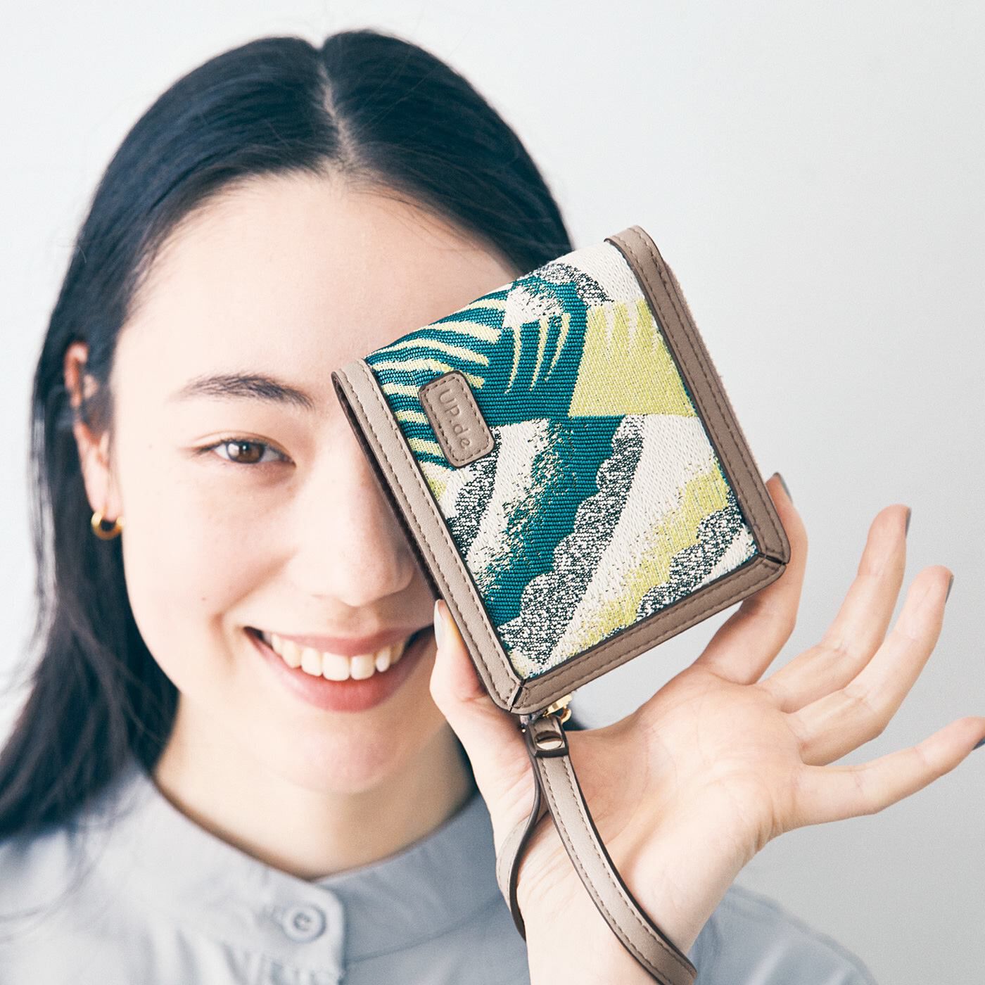 フェリシモの雑貨 Kraso|UP.de　がばっと開いてさっと取り出せる　織柄が美しい二つ折り財布の会