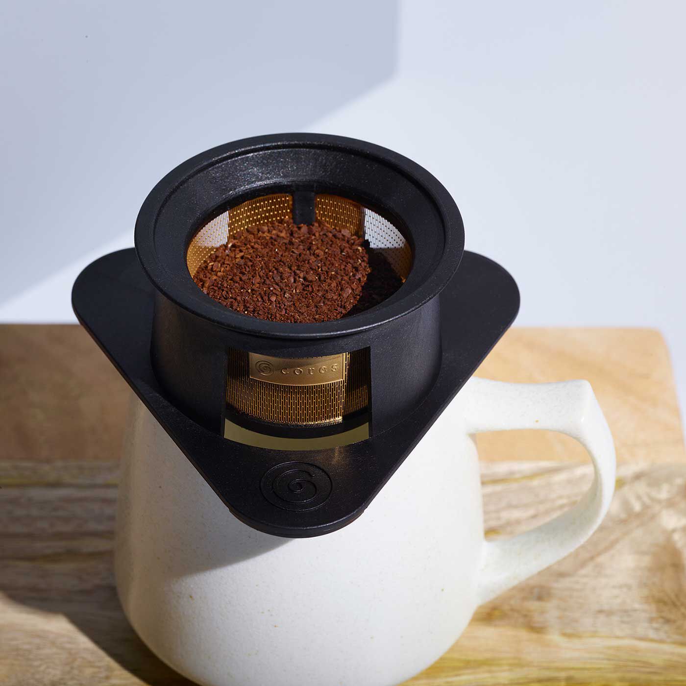 フェリシモの雑貨 Kraso|1杯を至福に 化学変化に強い純金コーティングのコーヒーフィルター|コーヒー豆は中挽き〜中粗ひきで、1杯分（約11g）の量を