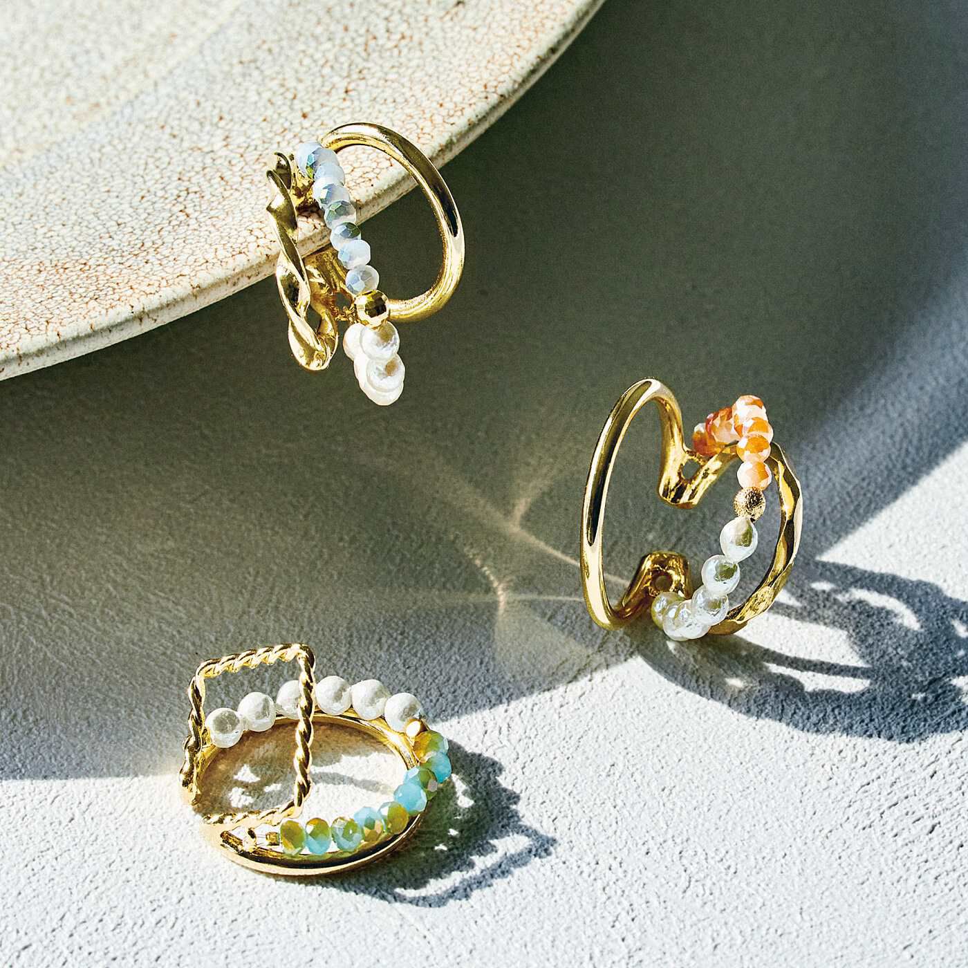 UP.de ツートーンガラスビーズがきらり 異素材レイヤード風 3連