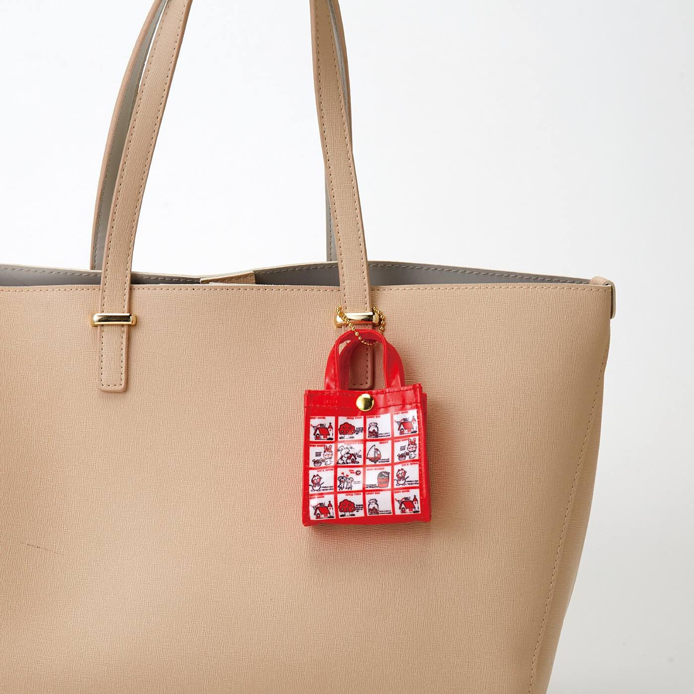 フェリシモの雑貨Kraso|シモジマコラボ　ミニチュア感がかわいい　紙袋風チャームの会|付属のボールチェーンでバッグに取り付けOK。