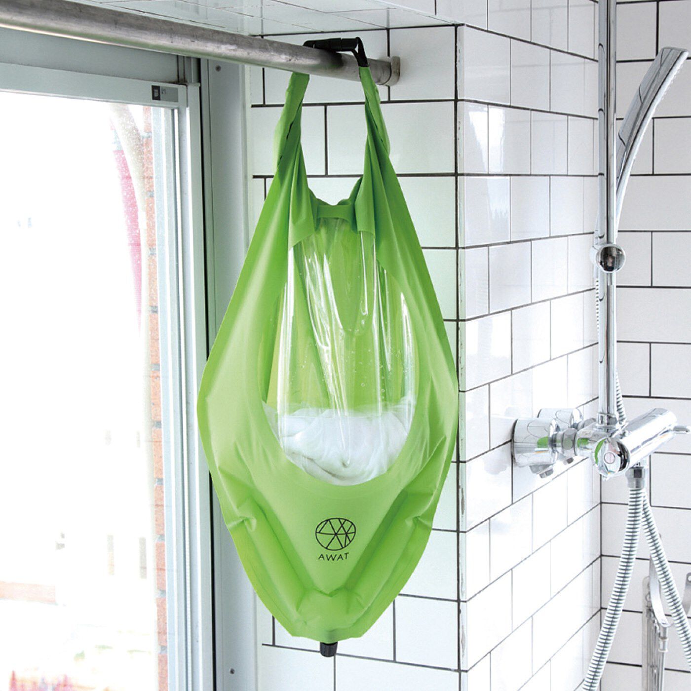フェリシモの雑貨 Kraso|USEDo　まるで持ち運べる洗濯機　水を入れてシャカシャカするだけ　洗濯から脱水までできちゃうウォッシュバッグ〈６Ｌ〉|汚れがひどいときのつけ置き洗いにも使えます。