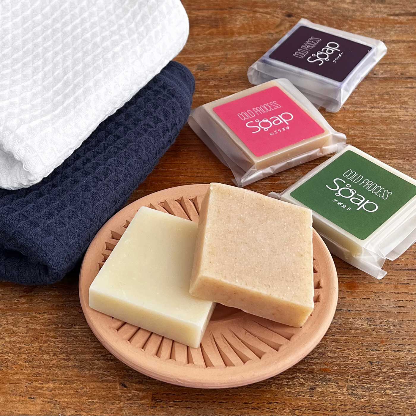 フェリシモの雑貨 Kraso|コールドプロセス製法でつくった ちょっとリッチなせっけん２種類セットの会|フーズノート店主Fuは、毎日愛用していますよ！2種類をその日の気分で使い分けています。もちろん銭湯・温泉・出張、どこでも持参。旅先でもイイせっけんで、お風呂タイムを楽しみたいから。