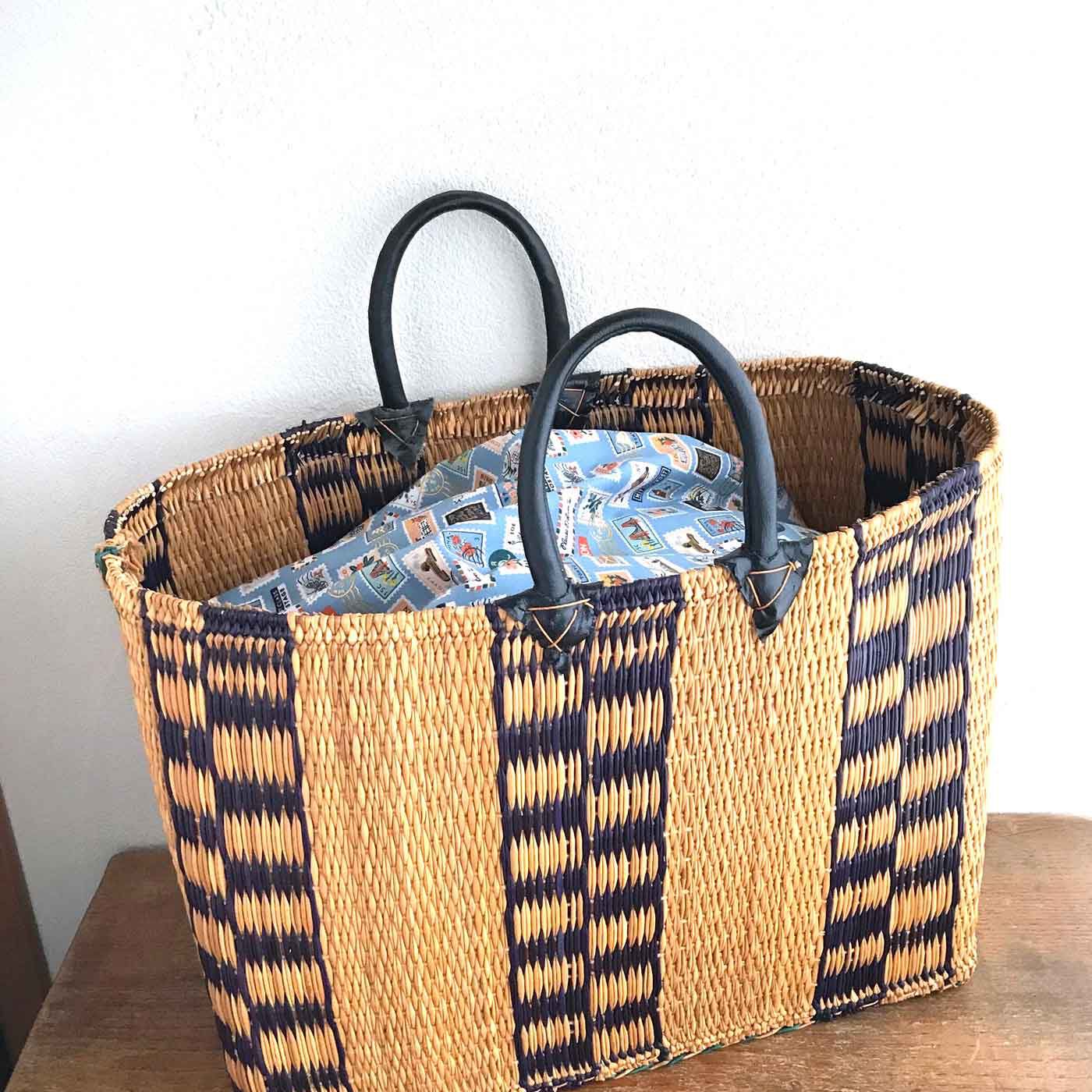 フェリシモの雑貨 Kraso|ライフルペーパー　大判コットンハンカチクロス〈ポストスタンプ〉|かごバッグの中身の目隠しに使ってもいい。大判だから使い方いろいろ！