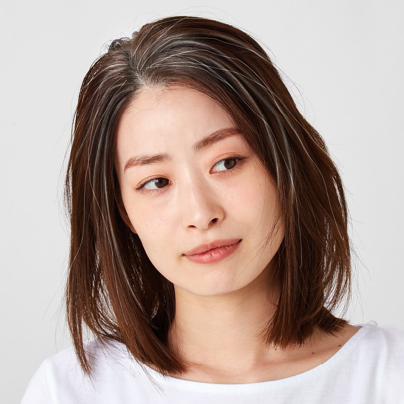 おくれ毛でこなれ感のあるヘアスタイルに変身！ ウィッグ付き白髪隠し