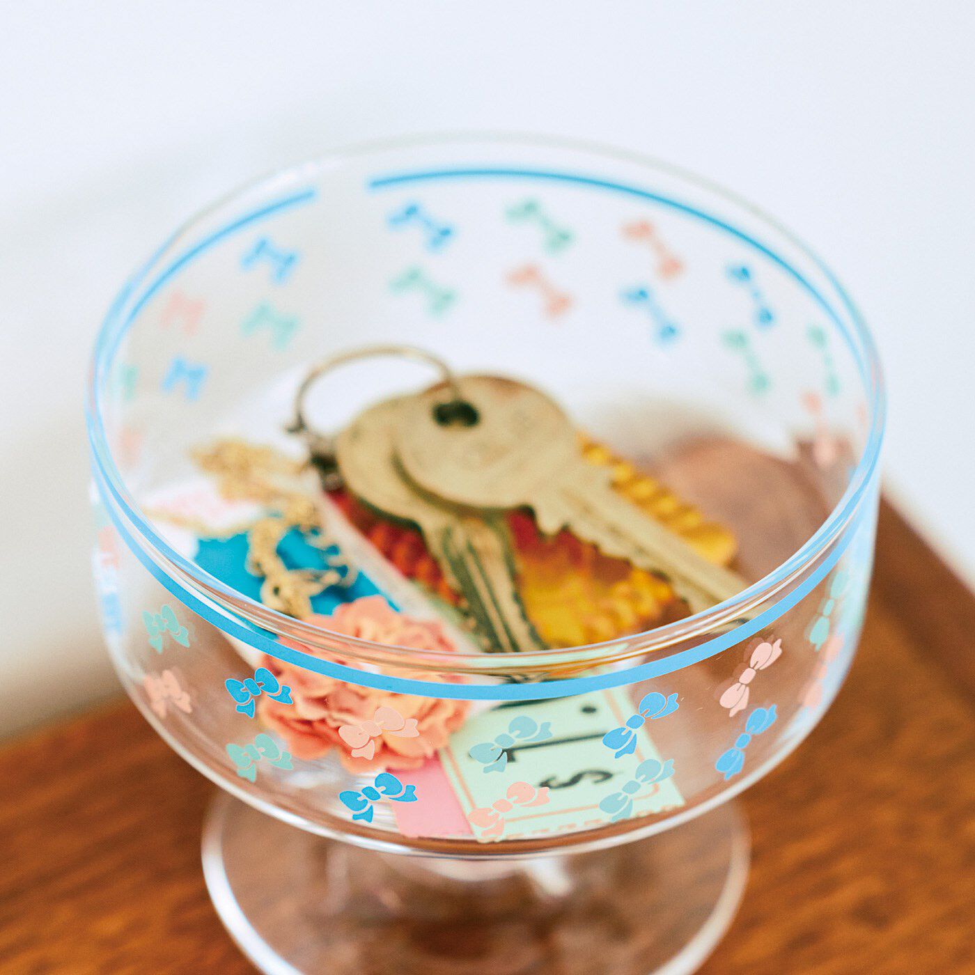 フェリシモの雑貨Kraso|シモジマコラボ　レトロかわいい包装紙柄のデザートグラスの会|小物入れとして使ってもキュート！
