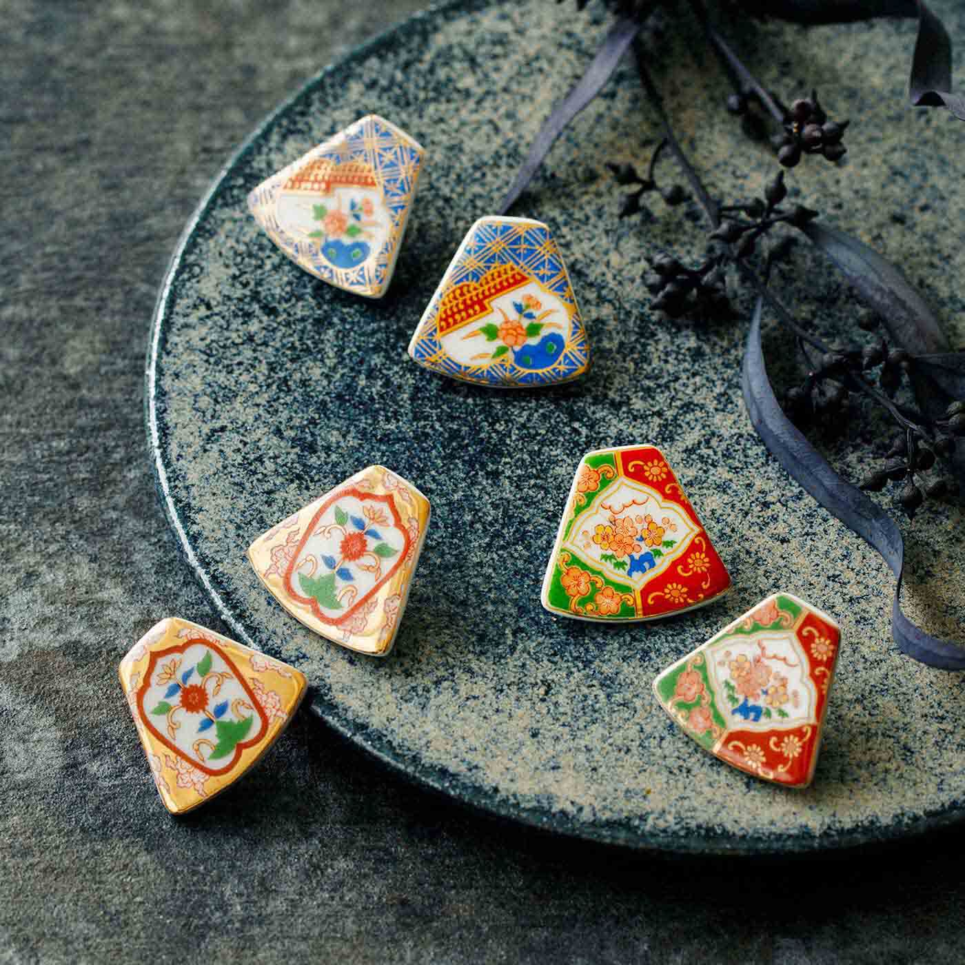 伝統工芸が横顔を彩る 古伊万里風やきものアクセサリーの会