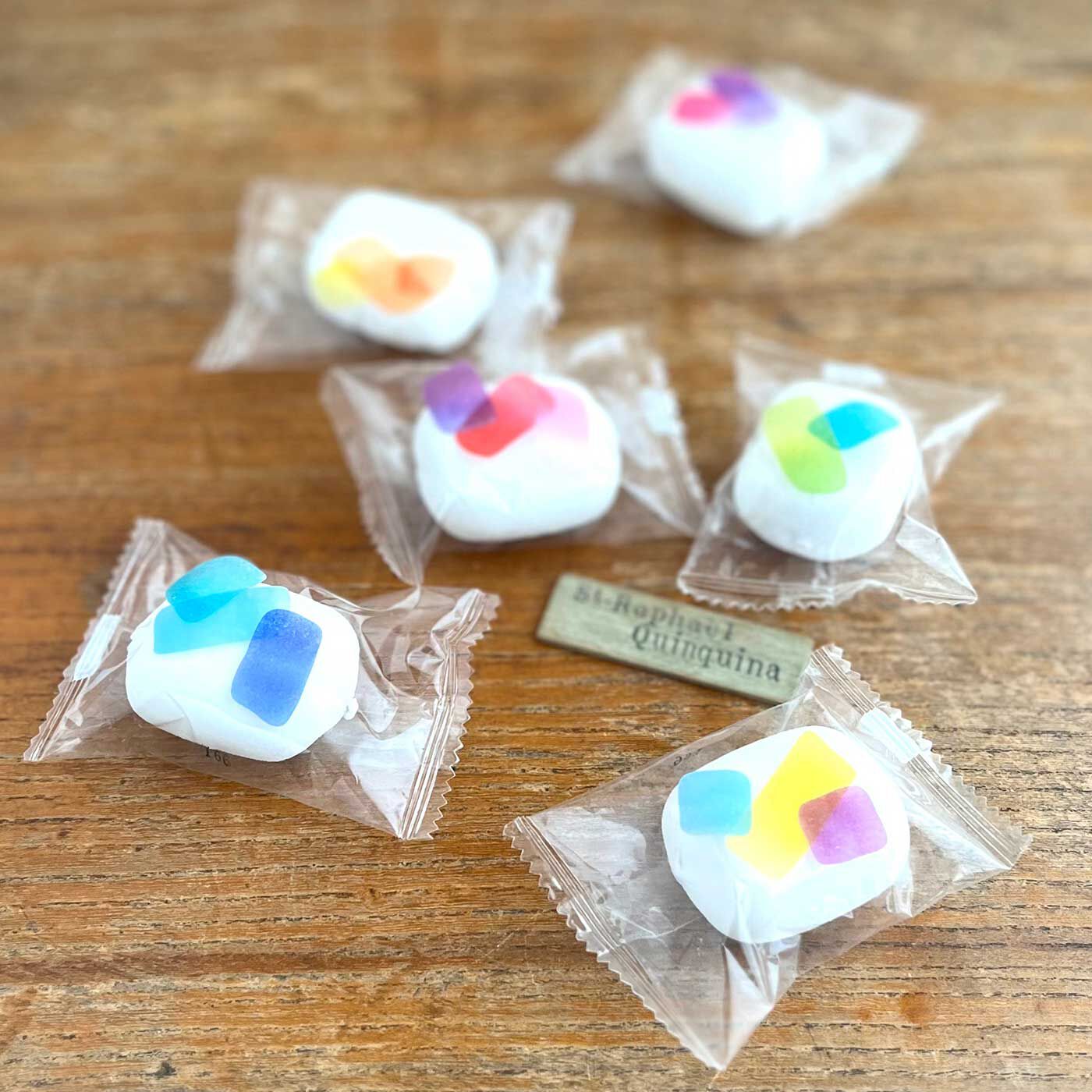 フェリシモの雑貨Kraso［クラソ］|HARULABO トレーシングペーパー素材のシールセット〈Irodori Palette〉の会|トレーシングペーパー素材なので、「透ける楽しさ」を活かしてこんな使い方もおもしろい。