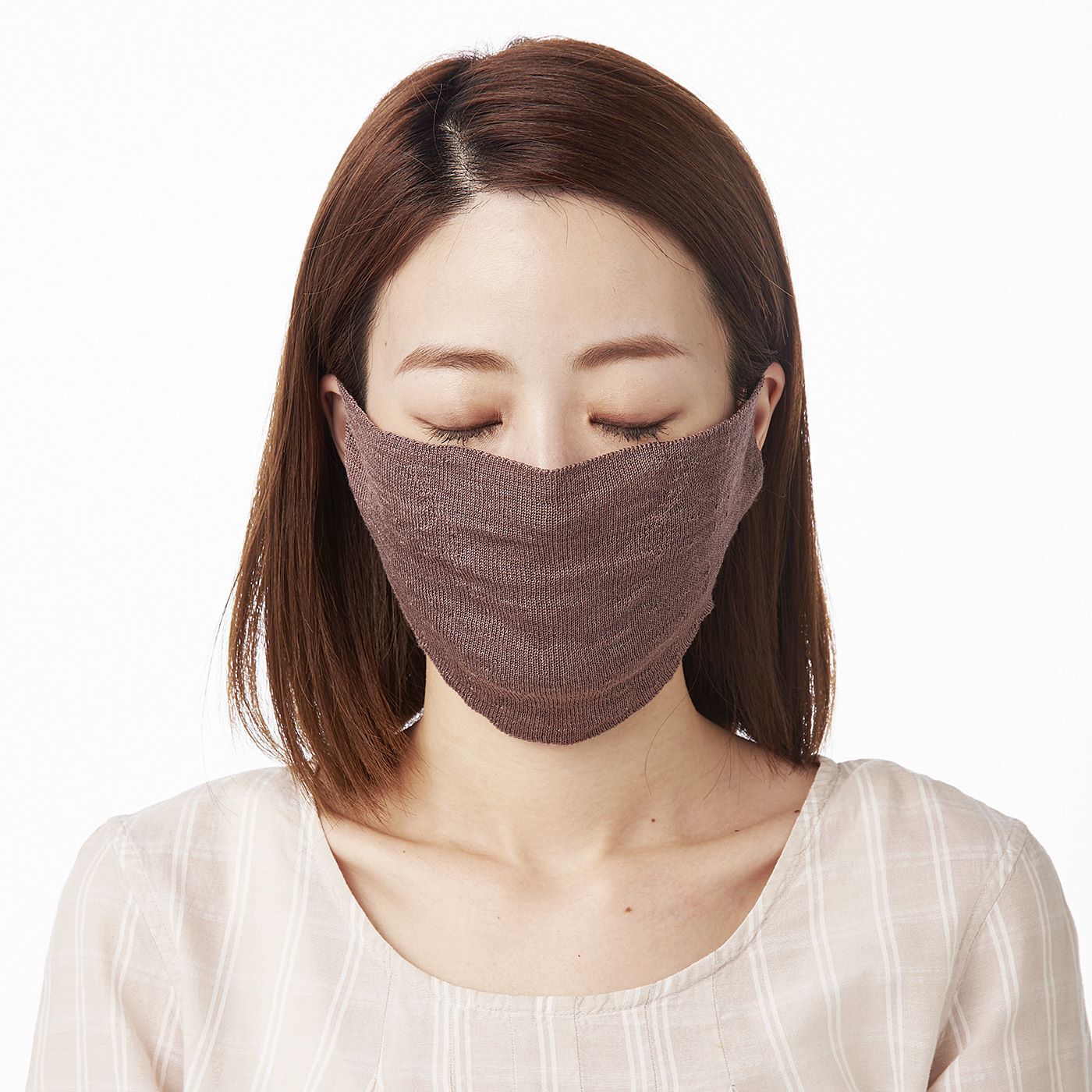 フェリシモの雑貨Kraso|絹でいたわるうるおい呼吸　ホールガーメント(R)マスクの会|鼻先からあご全体をたっぷり包み込む大判設計。