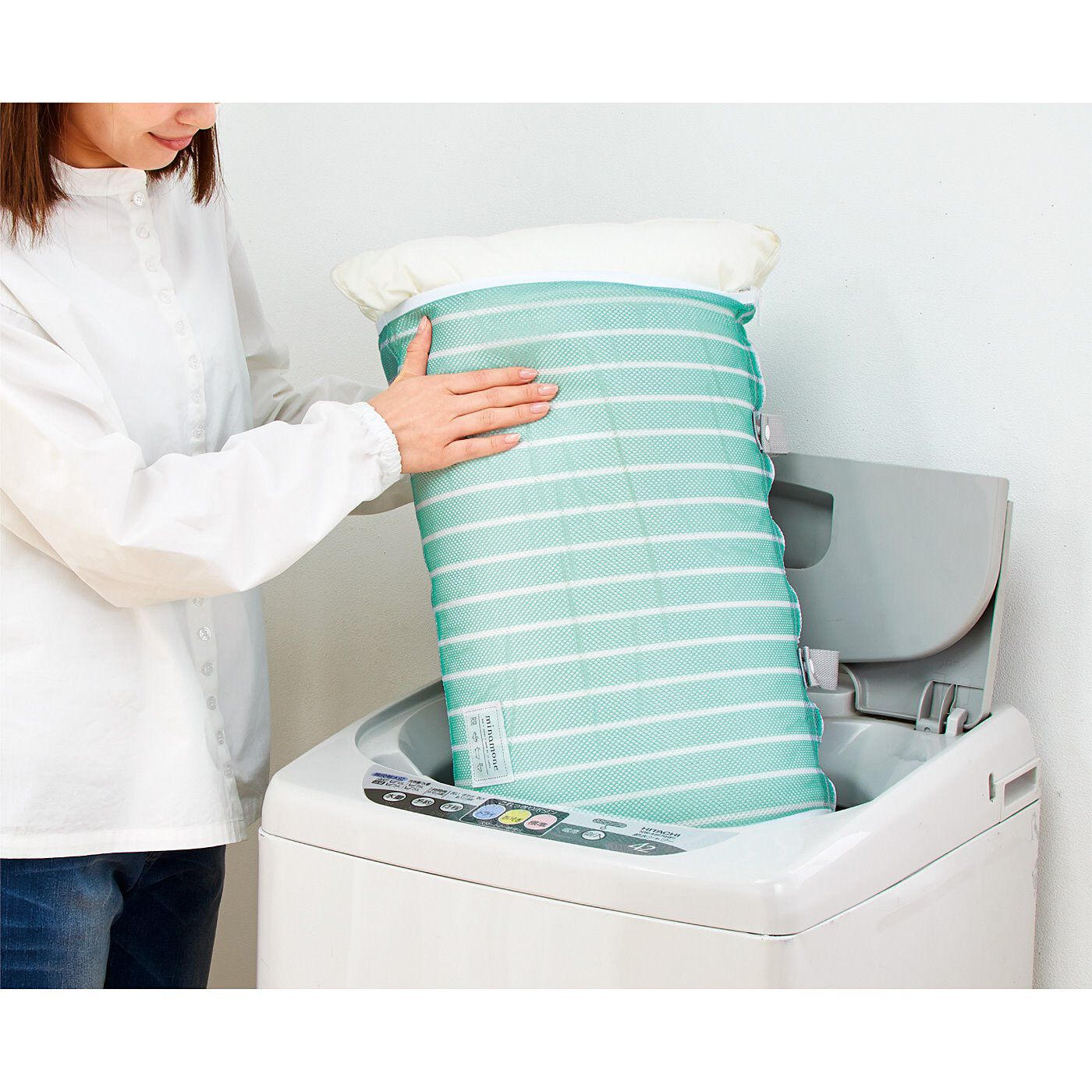 フェリシモの雑貨 Kraso|洗った後はそのまま干せる　簡単便利な枕洗濯ネットの会|そのまま洗濯機に入れるだけ。