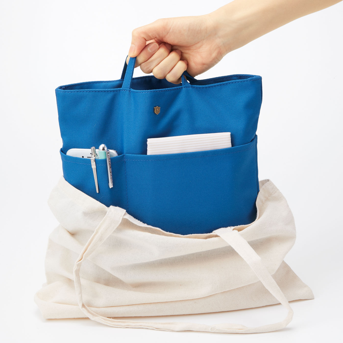 フェリシモの雑貨 Kraso|エッセイスト・整理収納アドバイザー柳沢小実さんと作った リュックや深めのバッグを整理整とん 縦型バッグインポケットの会|布バッグも使いやすく。