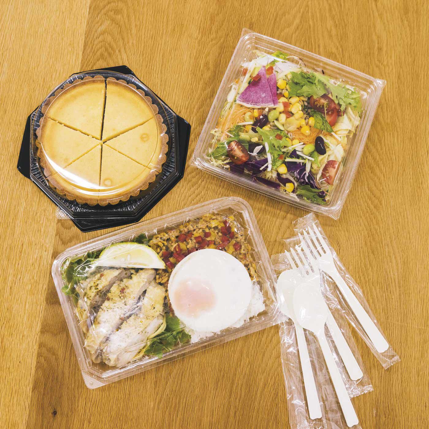 フェリシモの雑貨 Kraso|ガラフル　私も食卓も地球もハッピーなテーブルセットの会|［盛り付け前］買ってきたお惣菜やスイーツ、そのままだと味気ないけれど…
