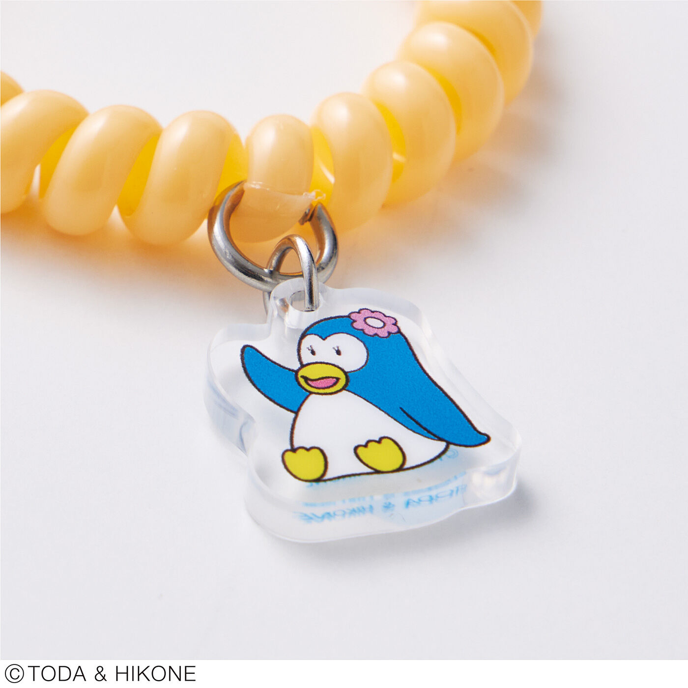 フェリシモの雑貨 Kraso|パピプペンギンズ　レトロポップなくるくるヘアゴムの会|ポーズ違いのパピプペンギンズのチャームがかわいい。