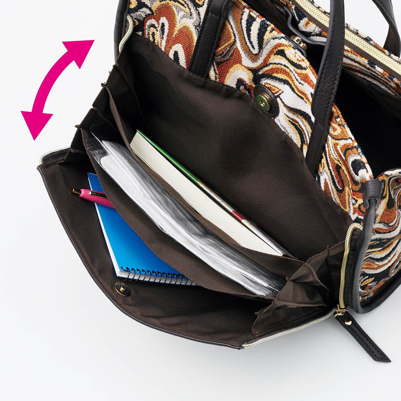 フェリシモの雑貨Kraso|UP.de　じゃばらポケット ミドルサイズがちょうどいい ゴブラン風トートバッグの会|中身が見渡せるじゃばら仕様のポケットで、荷物もサッと取り出せます。