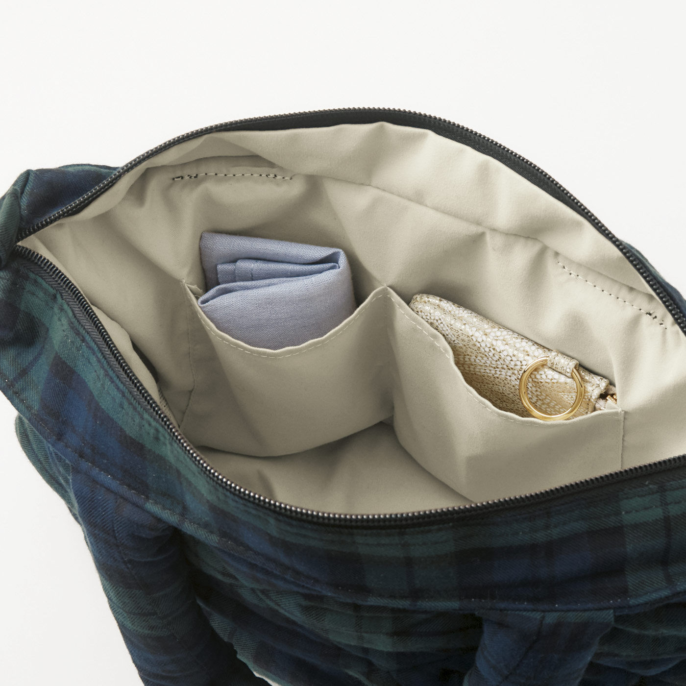フェリシモの雑貨 Kraso|ふわふわで軽い　ブラックウォッチのバッグ|内側にはふたつのポケット。