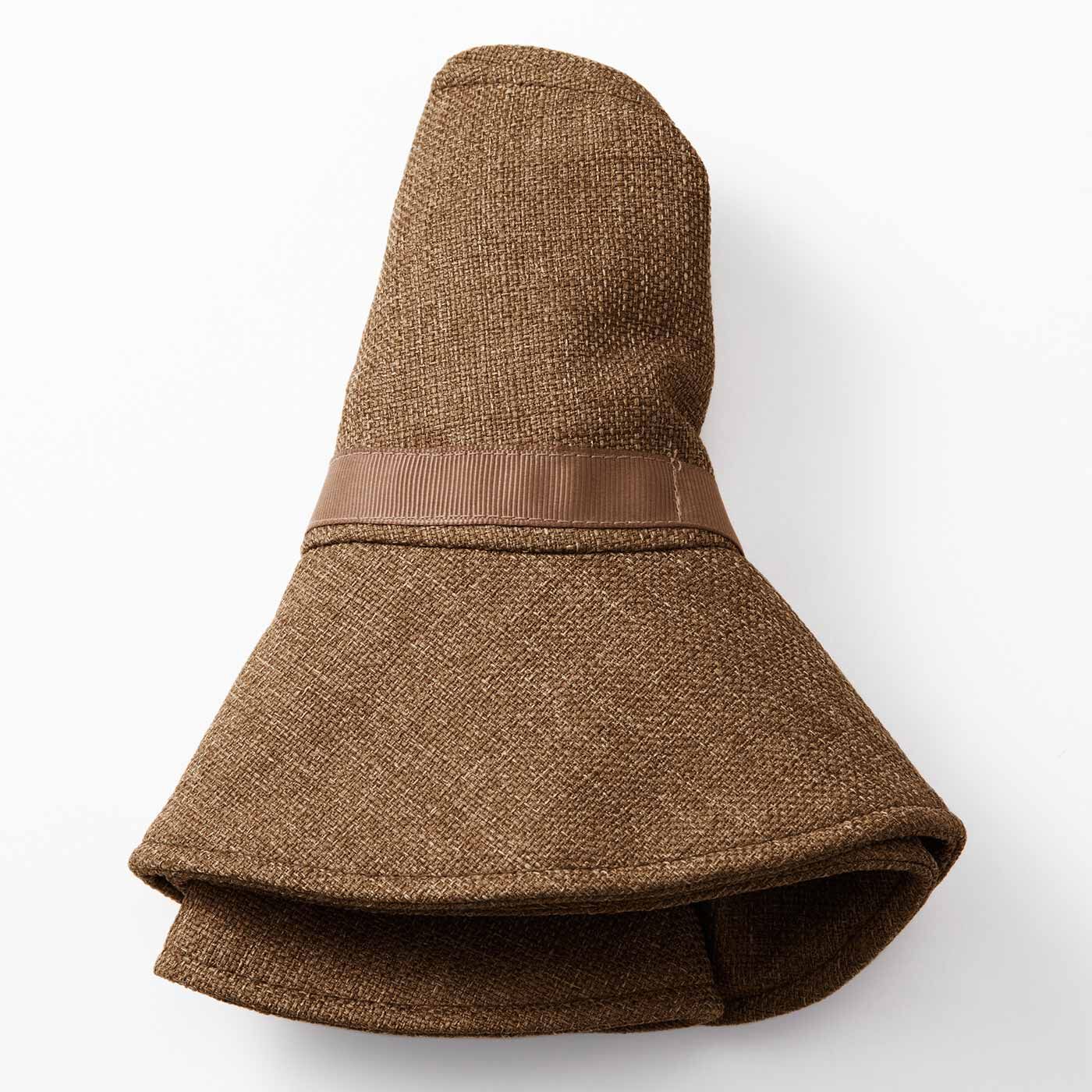 フェリシモの雑貨 Kraso|UP.de　季節を問わずかぶりたい 風飛びしにくい たためるUVカット帽子の会|たたんでスナップで留めればコンパクトに持ち運べます。