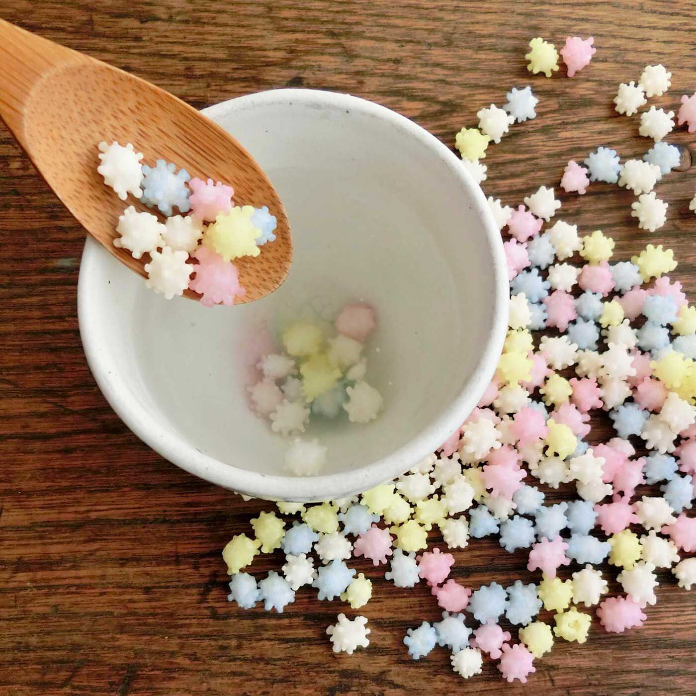 フェリシモの雑貨 Kraso|飲みものに浮かべる新潟のかわいい伝統菓子「浮き星」炭ミルク＆ミックス16