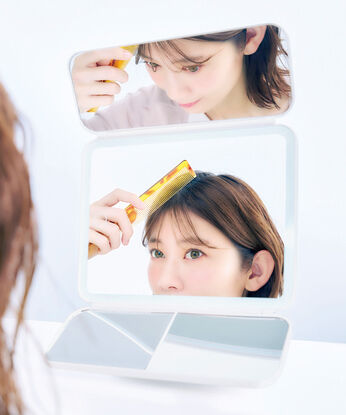 フェリシモの雑貨 Kraso | 拡大鏡付き回転式ＬＥＤ３面ミラー