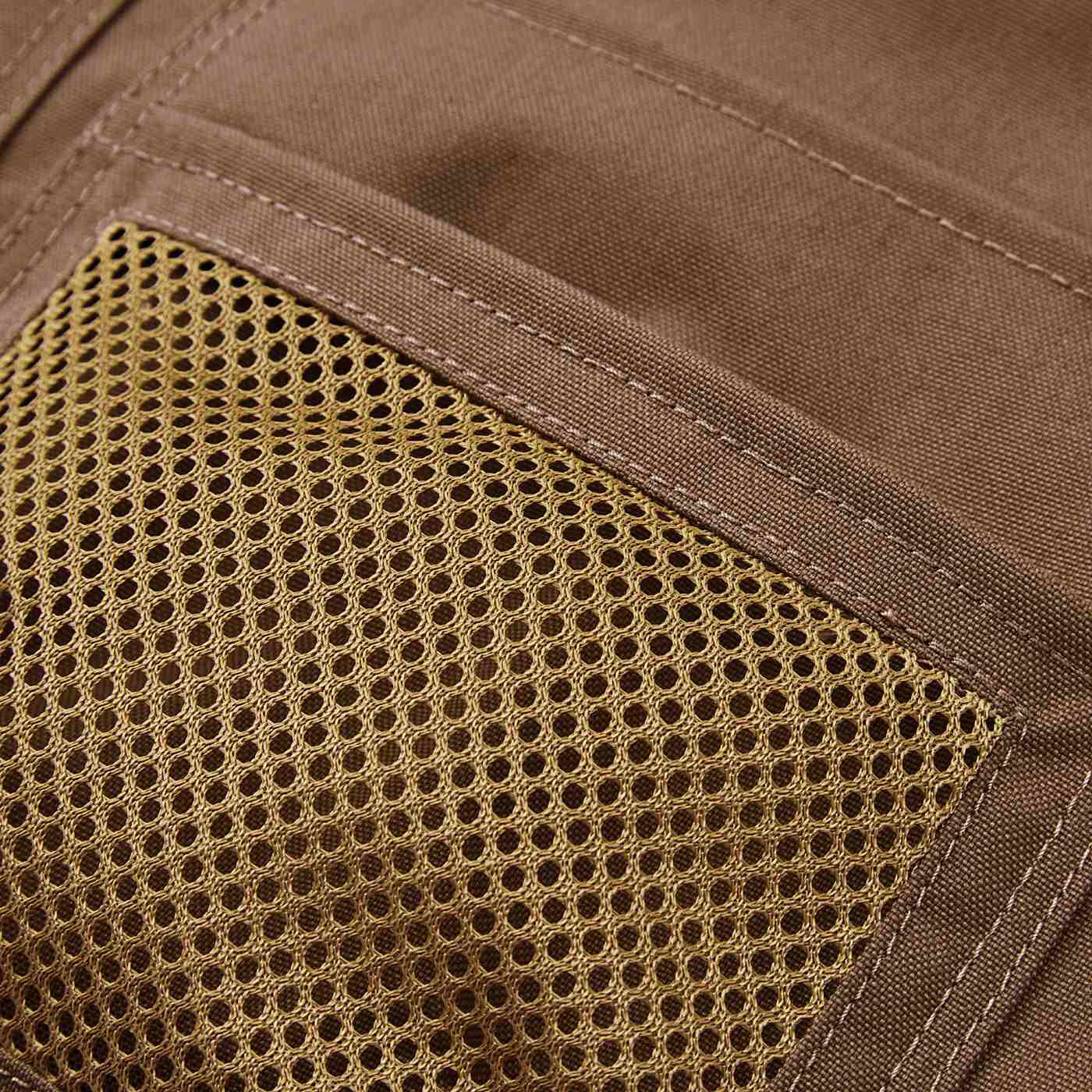 フェリシモの雑貨 Kraso|UP.de　着られるバッグ（TM） 付けポケットいっぱい 脚さばきのよいはっ水ショートエプロンの会|中が見えるメッシュ素材のポケット。