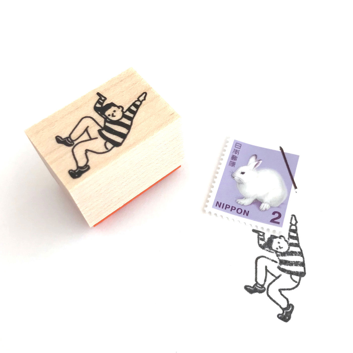 フェリシモの雑貨 Kraso|手紙に物語を添える「切手のこびと」|お申込みタイプ4：持ち方こう？　サイズ（印面）縦3cm、横2cm