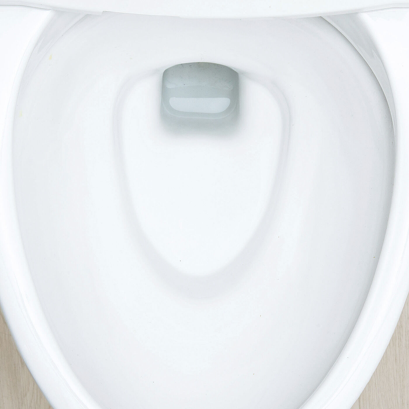 フェリシモの雑貨 Kraso|シュッ＆ピタッ！　便器の汚れに長く密着　トイレ尿石取りジェルの会|After：ブラシ掃除で数回こすった後、流した状態。※使用状況により効果は異なります。