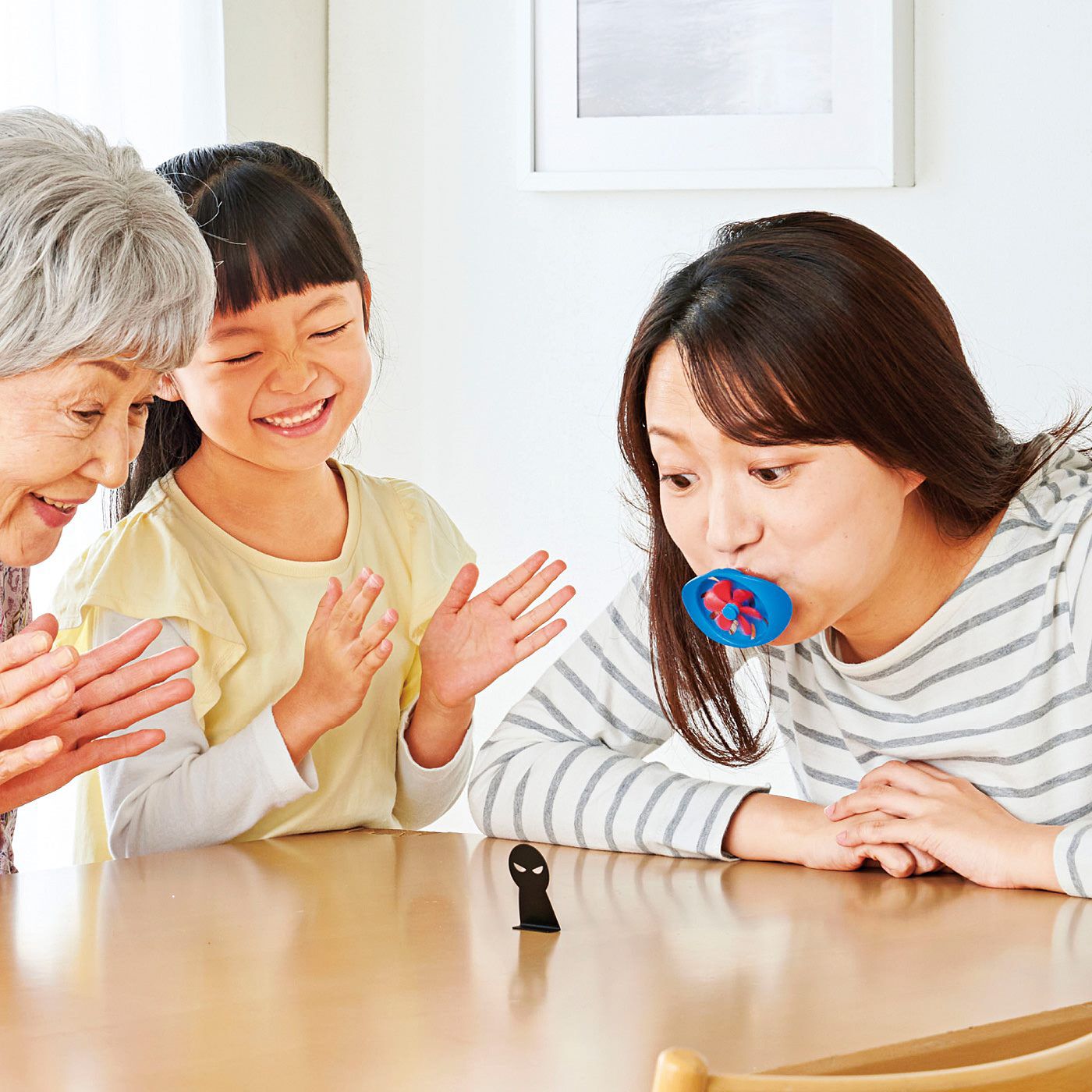 フェリシモの雑貨Kraso［クラソ］|長く息を吐いてプロペラを回そう！　楽しく手軽に腹式呼吸エクササイズ　スーハーマン|家事やリラックスタイムに、家族や友だちとゲーム感覚で楽しめます。