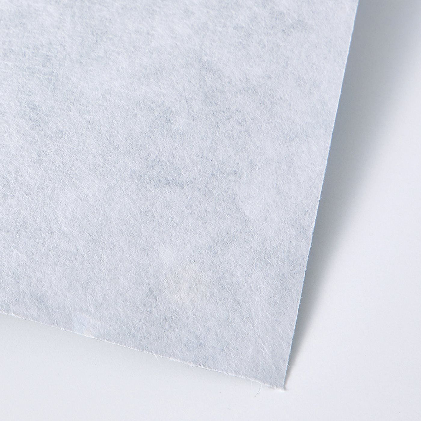 フェリシモの雑貨 Kraso|【6月分以降お届け】KAWAII COMPANY　愛媛で1938年に創業　すてきな気持ちをやさしく添える　伊予和紙の懐紙ミニレターセットの会|薄くて頑丈な機械漉（す）き和紙を使用しています。