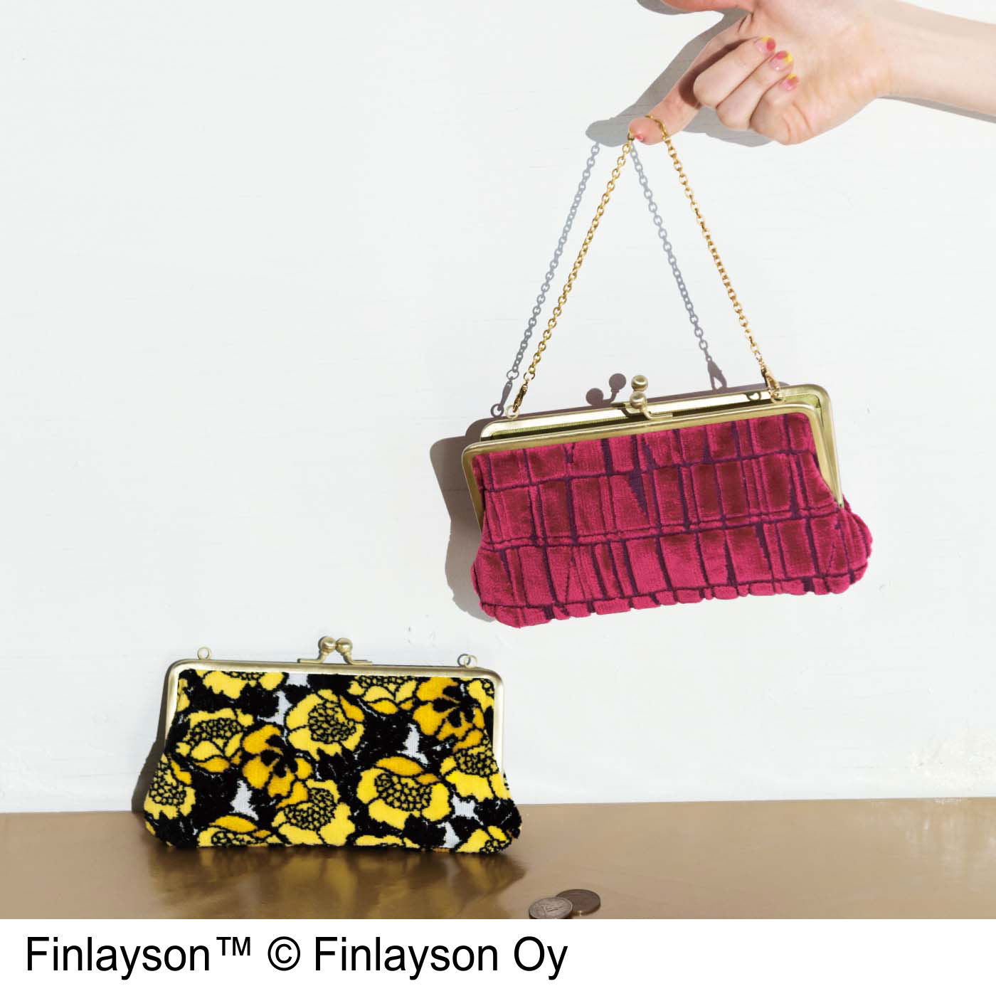 フェリシモの雑貨 Kraso|Kraso×フィンレイソン　金華山パイルジャカードの華やか立体織りチェーン付き がま口お財布バッグ〈CORONNA〉|２種類の人気柄をセレクトしました。