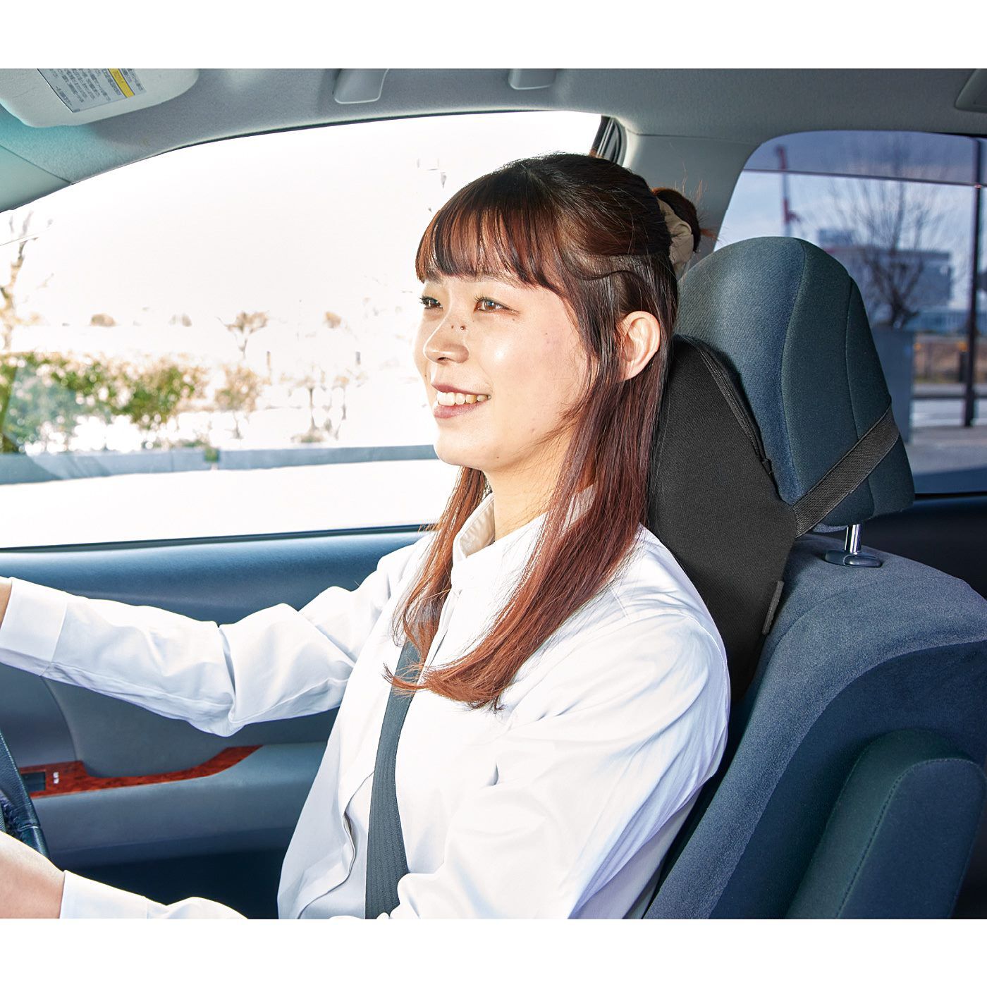 フェリシモの雑貨Kraso［クラソ］|車のヘッドレストに付けるだけで肩から首までホールド　低反発ネックサポートゲルクッション