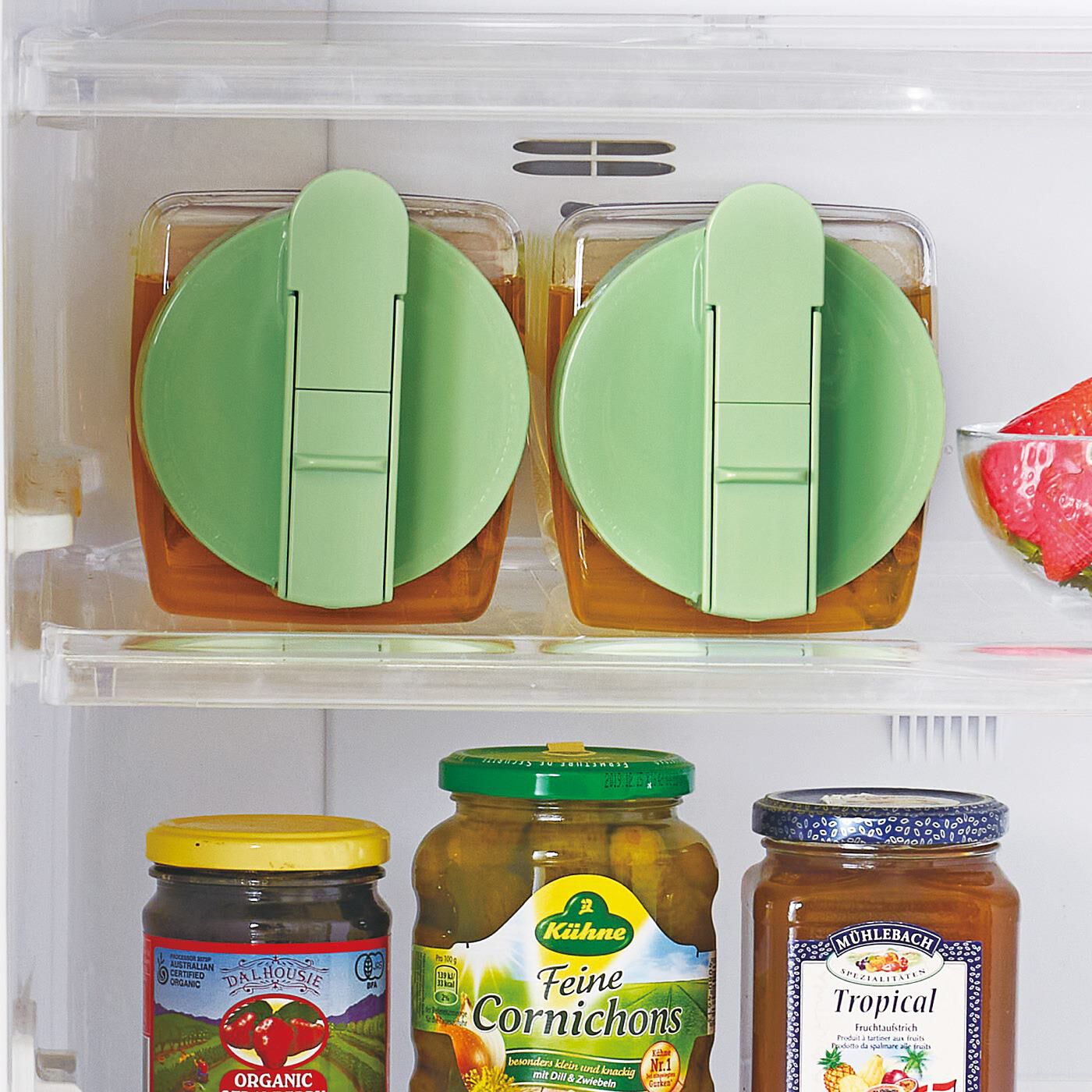 フェリシモの雑貨 Kraso|たっぷり冷やして楽しいティータイム　冷蔵庫にすっきり収まる角形ピッチャー|ハンドルがない角形フォルムは縦置き、横置きどちらもできて、複数並べても省スペース。