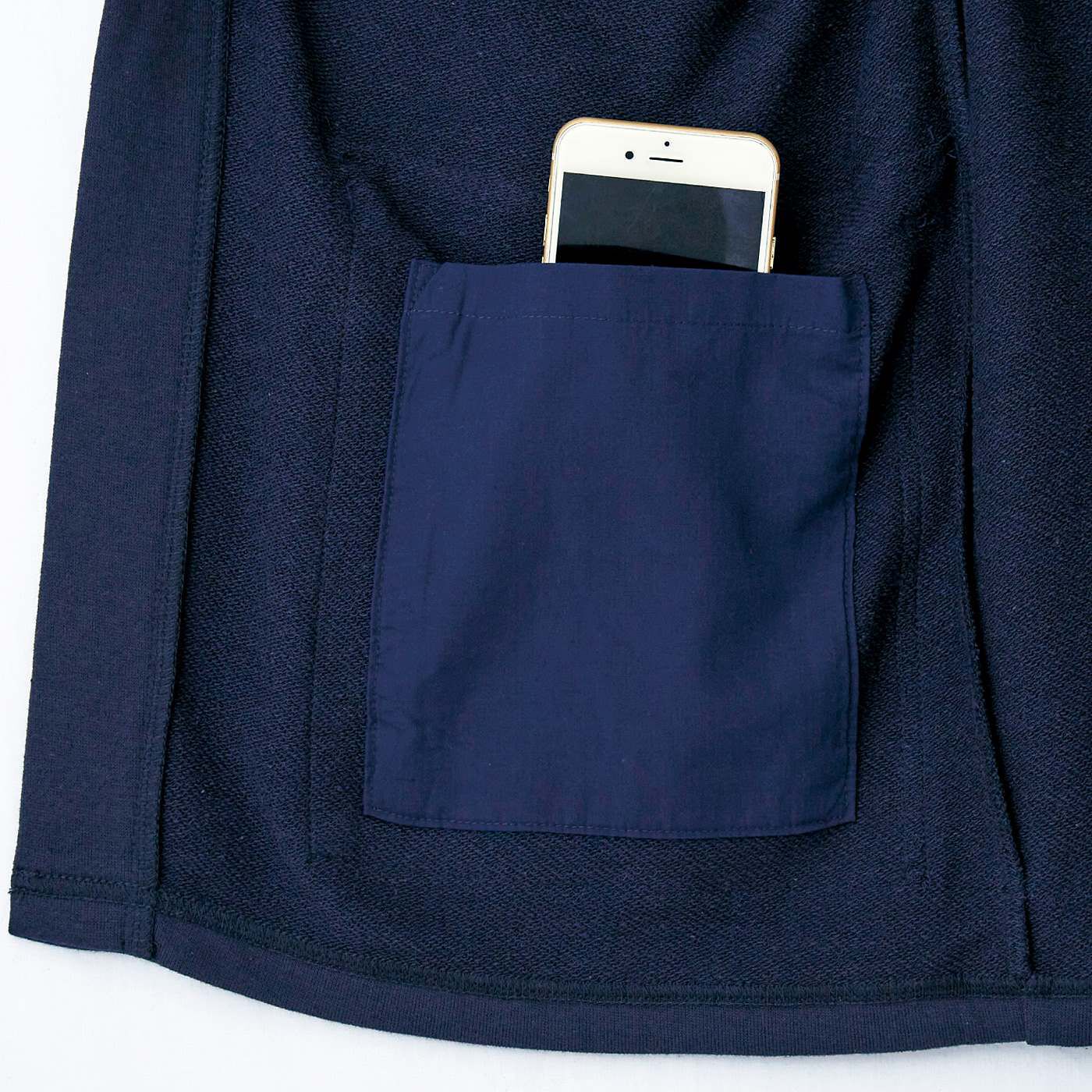フェリシモの雑貨 Kraso|UP.de　着られるバッグ（R）　6ポケットで身軽にお出かけ　裏毛カーディガンの会|内側の左右にもふたつのポケットが。