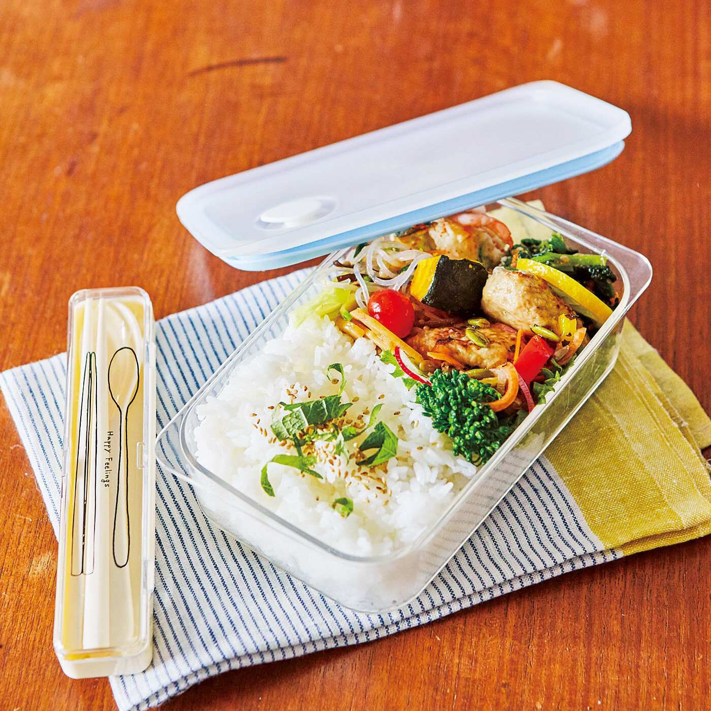 フェリシモの雑貨Kraso［クラソ］|作り置きから食卓までフル活用！ クリアフードコンテナ〈Ｓセット〉の会|お弁当箱としても活躍。（写真はMサイズです）