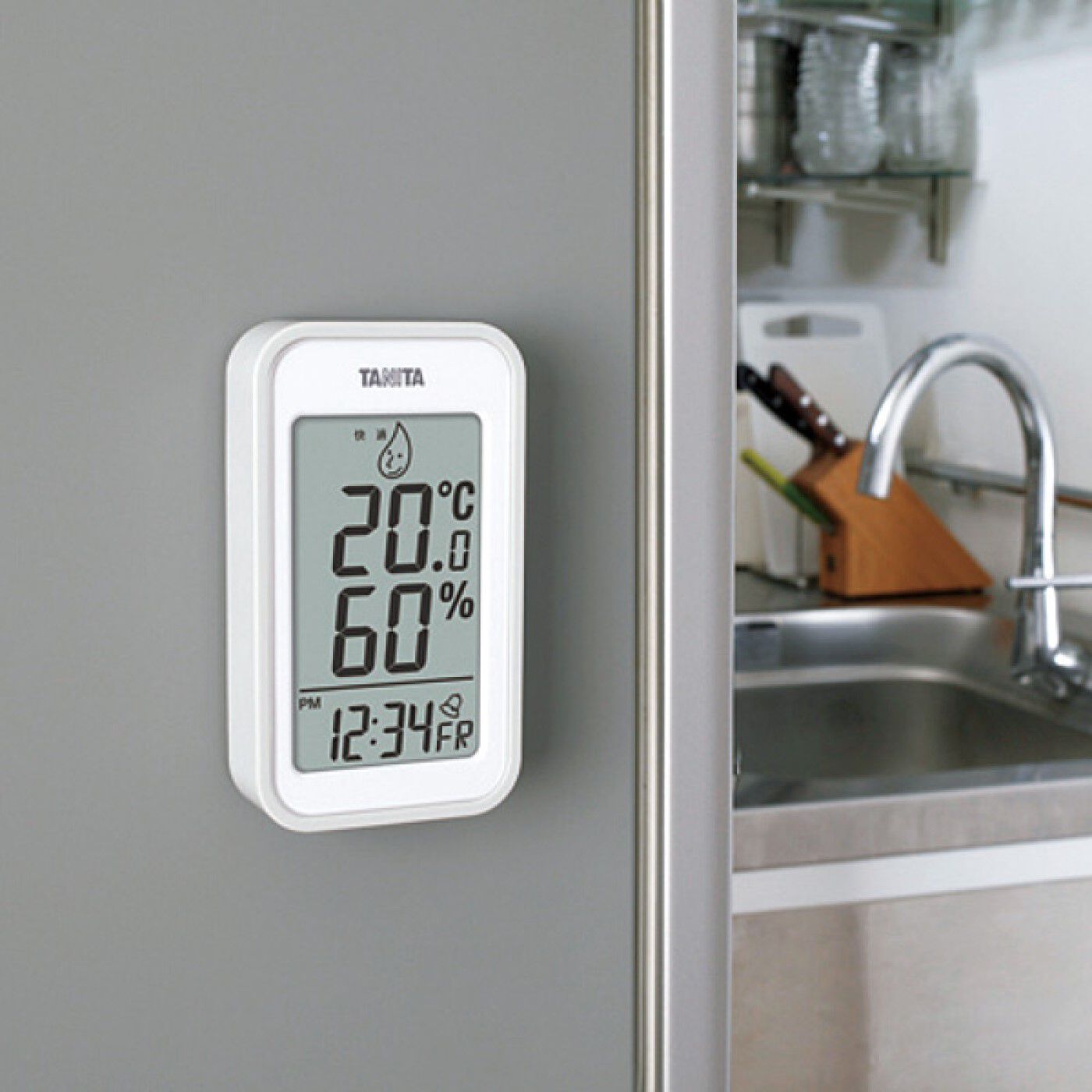 フェリシモの雑貨 Kraso|快適のカギは湿度にあり　室内の快適キープをお手伝いするタニタの温湿度計の会|冷蔵庫などに貼れます。