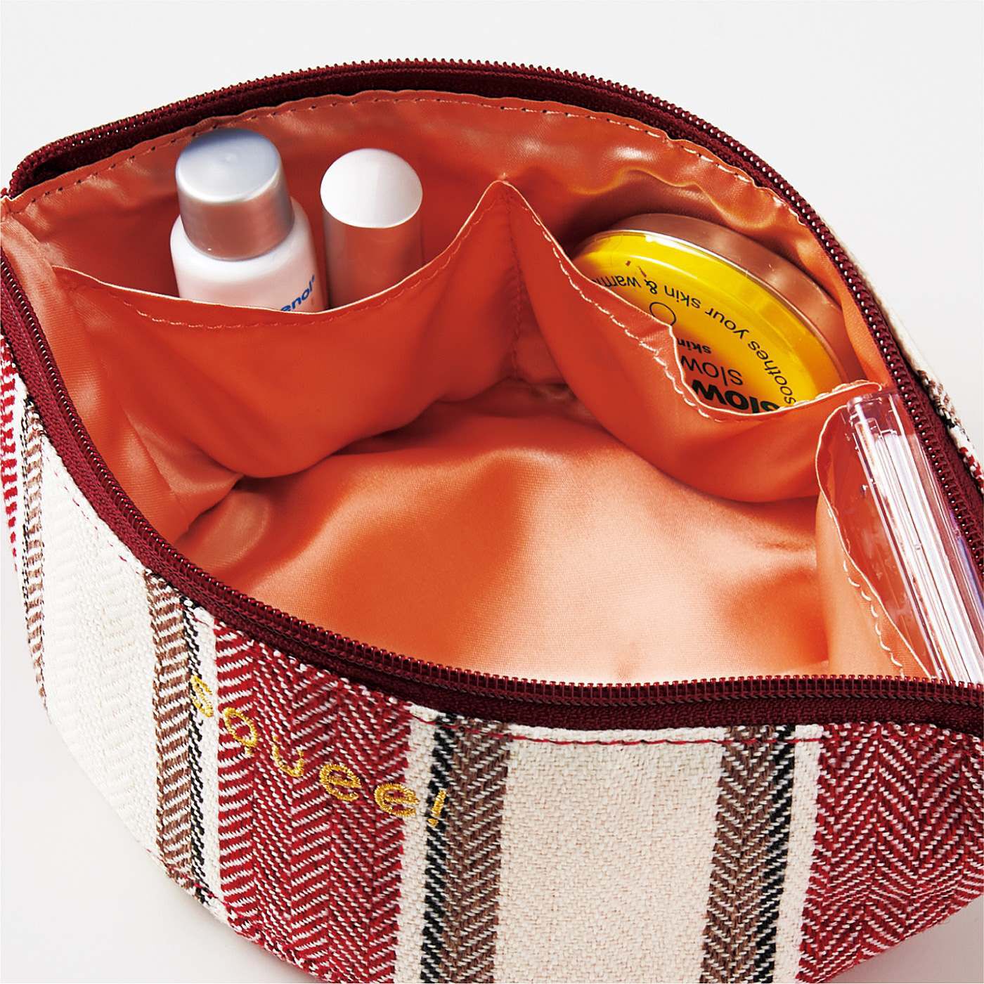 フェリシモの雑貨 Kraso|Squee!　三日月型で内ポケットが便利なフレキシブルトレイポーチの会|アクセやリップなどの小物の仕分けに便利な3つの内ポケット。