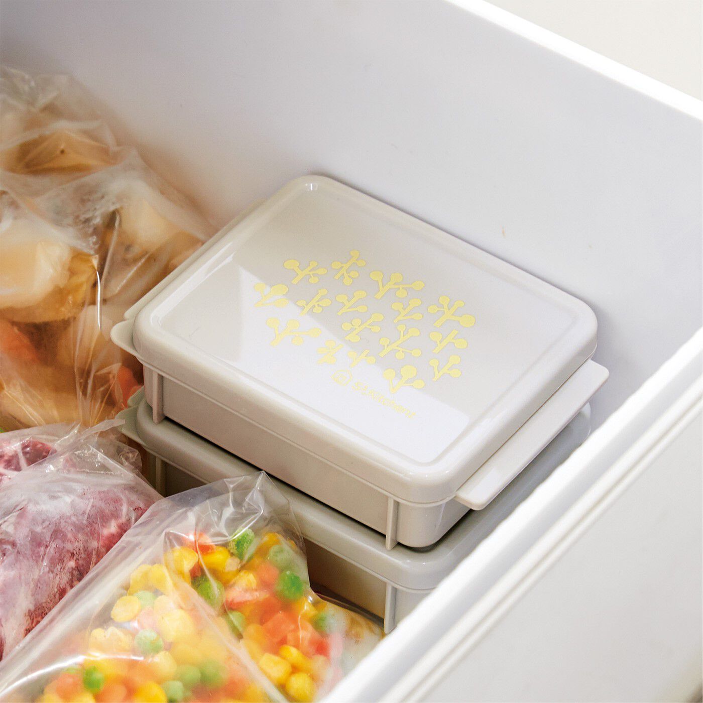 フェリシモの雑貨Kraso|作り置きでらくちん弁当　保存容器にもなるざる付きランチボックスの会|重ねて冷蔵庫、冷凍庫で保存できます。