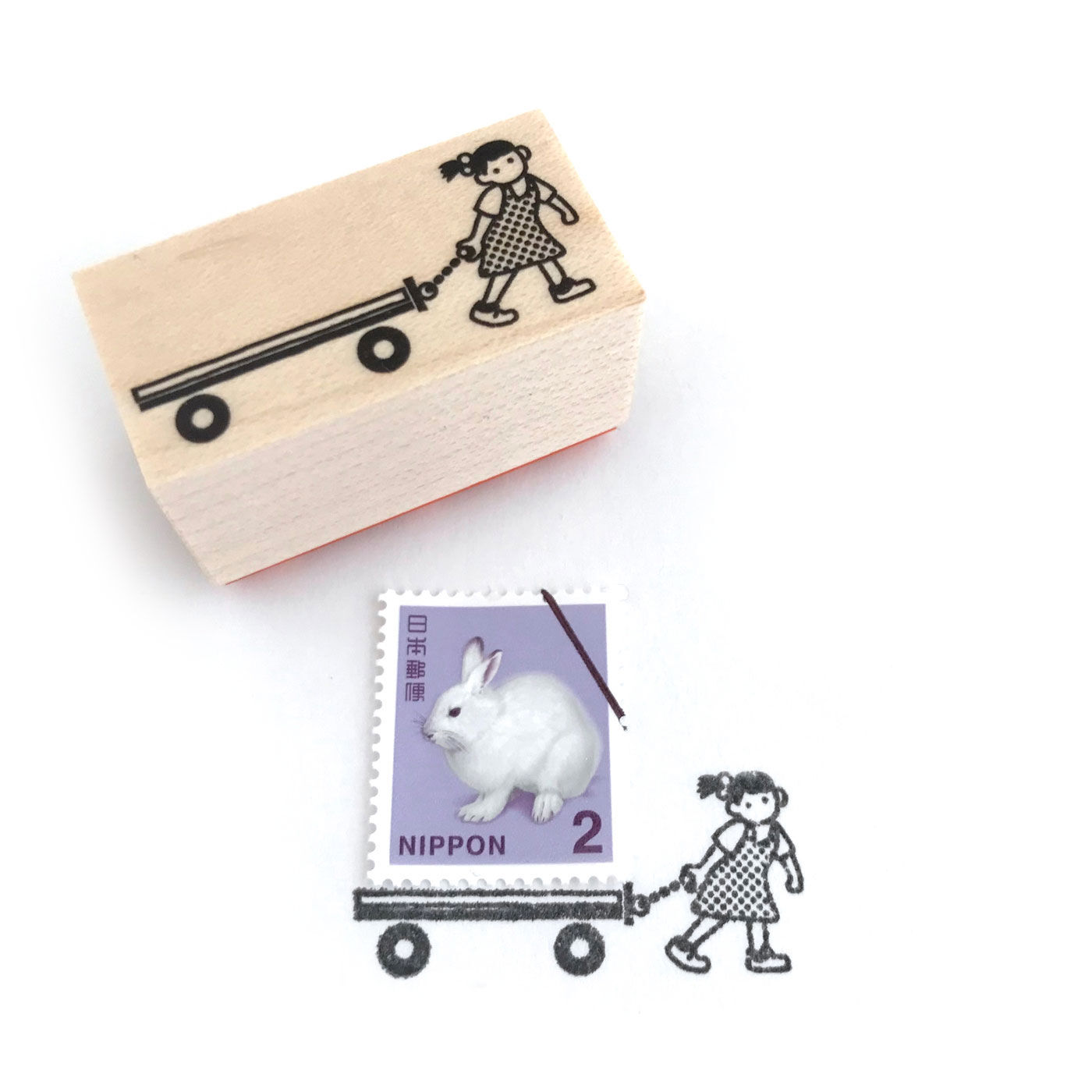 フェリシモの雑貨 Kraso|手紙に物語を添える「切手のこびと」|お申込みタイプ3：台車でコロコロ　サイズ（印面）縦2cm、横4cm