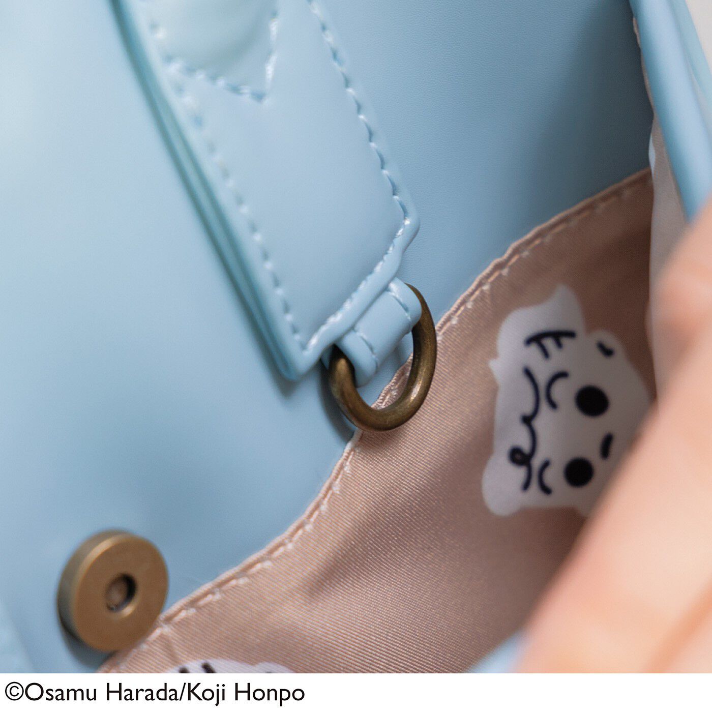 フェリシモの雑貨 Kraso|USEDo×OSAMU GOODS　トラッドスタイルの2-WAY　ミニボストンショルダーバッグの会|背面ポケットにはDカン付き！
