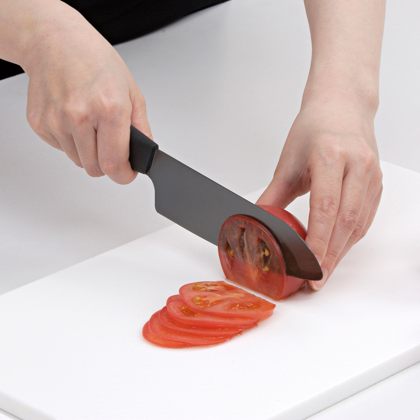 フェリシモの雑貨 クラソ|軽い・さびない・お手入れ簡単！ セラミックナイフ〈14cm三徳ナイフ〉|幅広い食材に
