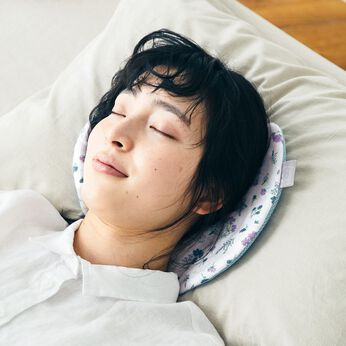フェリシモの雑貨Kraso［クラソ］ | 綿とメッシュで首ひんやり お月さまのネックピロー