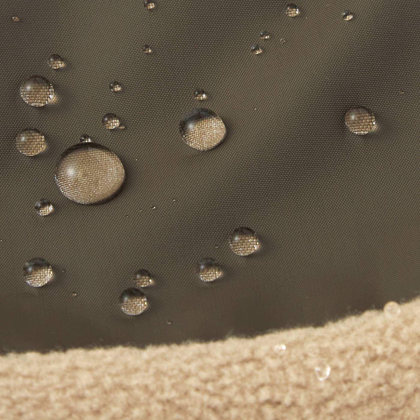 フェリシモの雑貨 Kraso|クーフゥ　洗顔時の袖口の水ぬれへっちゃら　内側フリース素材の撥水アームカバーの会|水をはじく撥水素材。