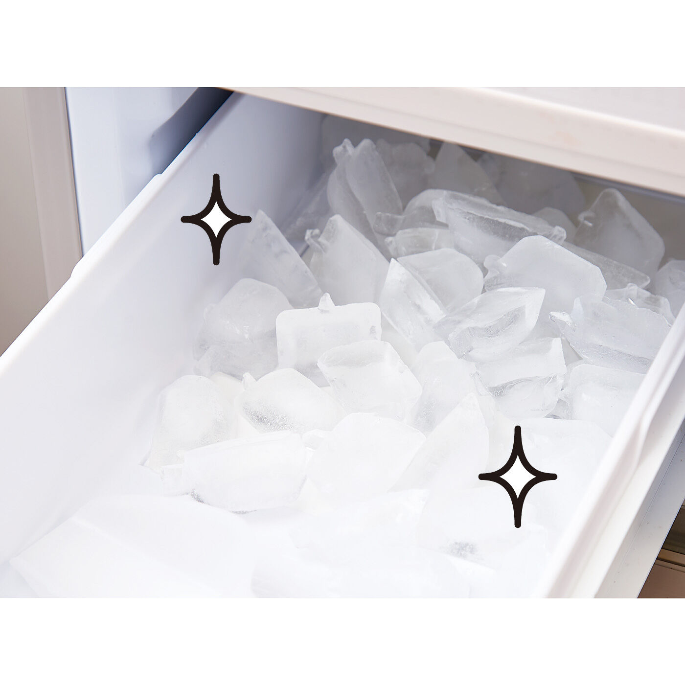 フェリシモの雑貨 Kraso|自動製氷機の中までお手軽除菌　フレッシュイエローのクリスタルアイスの会|透明な氷ができたら洗浄完了！