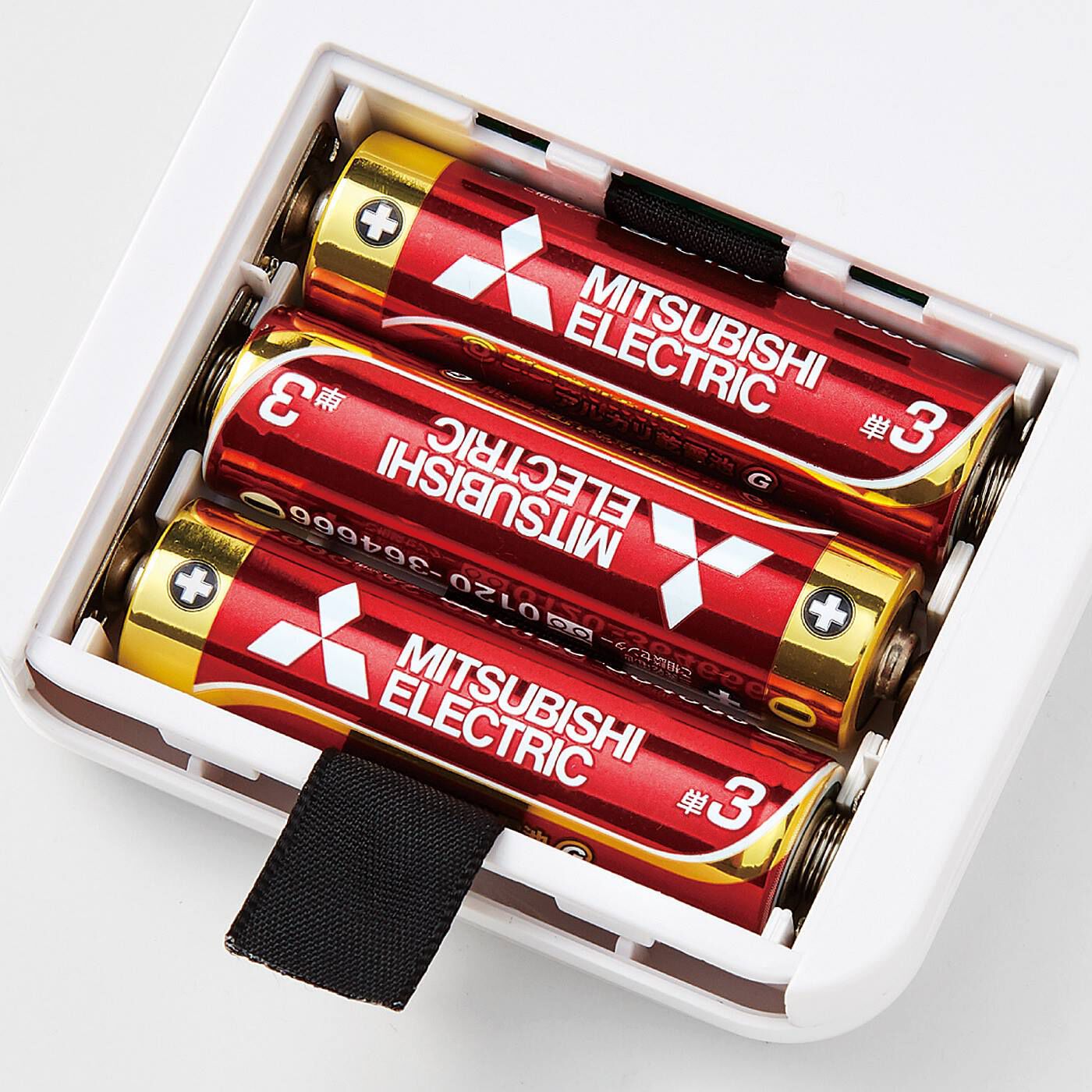 フェリシモの雑貨Kraso|電気がなくても大丈夫！　単三電池で充電できるモバイルバッテリー|単3形乾電池3本で充電できる！