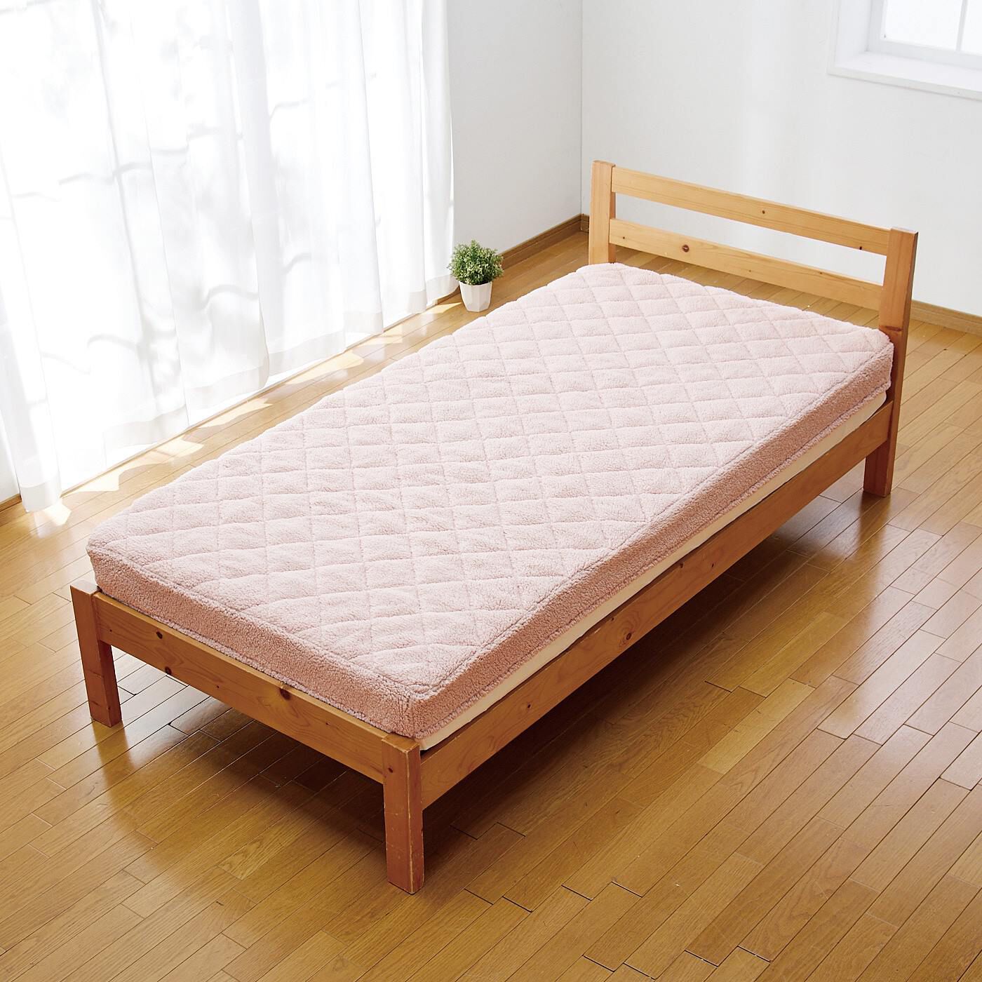 フェリシモの雑貨Kraso［クラソ］|クーフゥ　まるで雲の上で眠っているみたい シープボアに全身ゆだねる 中わたふんわりクッション敷カバー〈ファミリー〉の会|〈ピンク〉※画像はシングルサイズを装着しています。