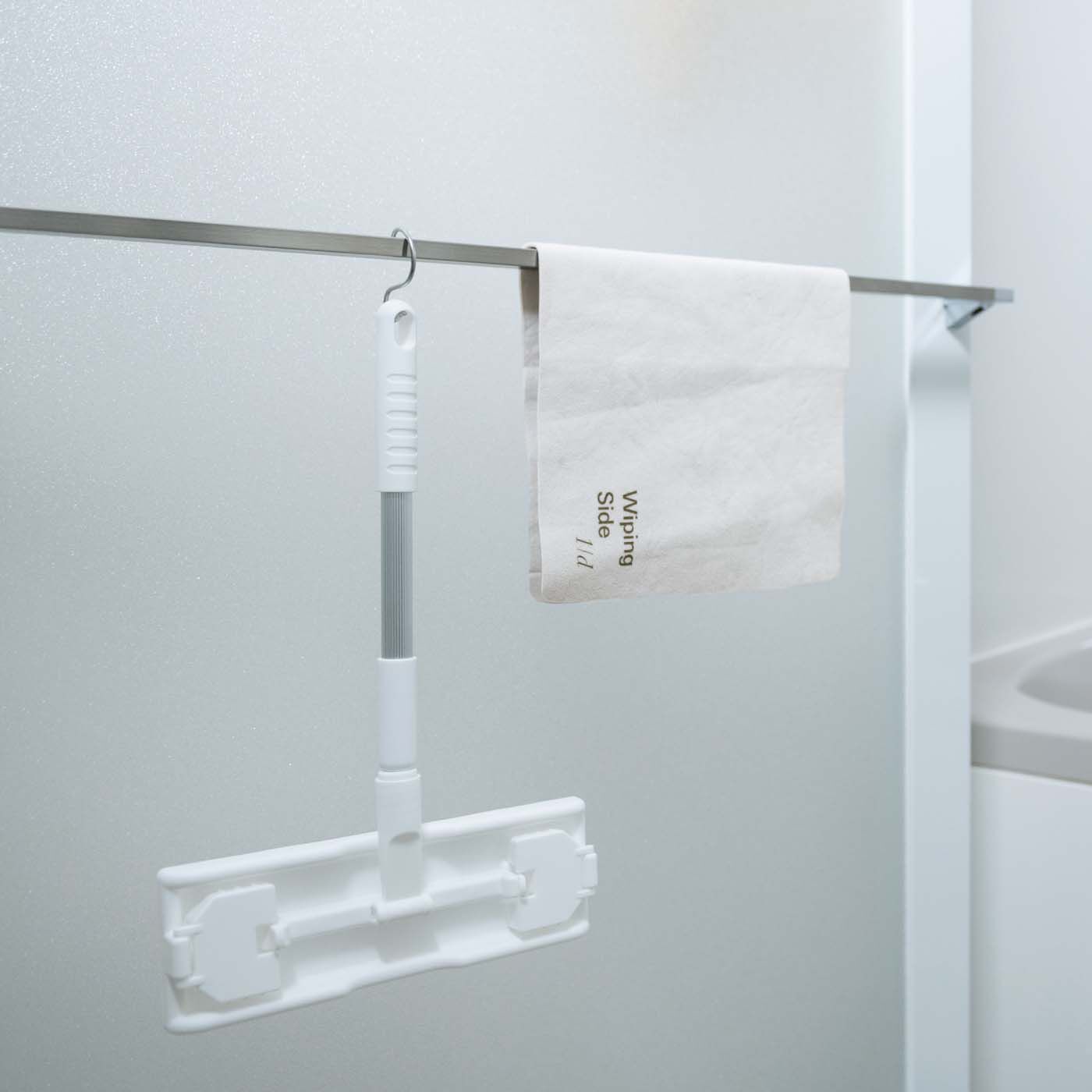 フェリシモの雑貨Kraso［クラソ］|1/d Water Wiping Cloth 吸水クロスの会|ドアにかけておくと習慣化しやすい。