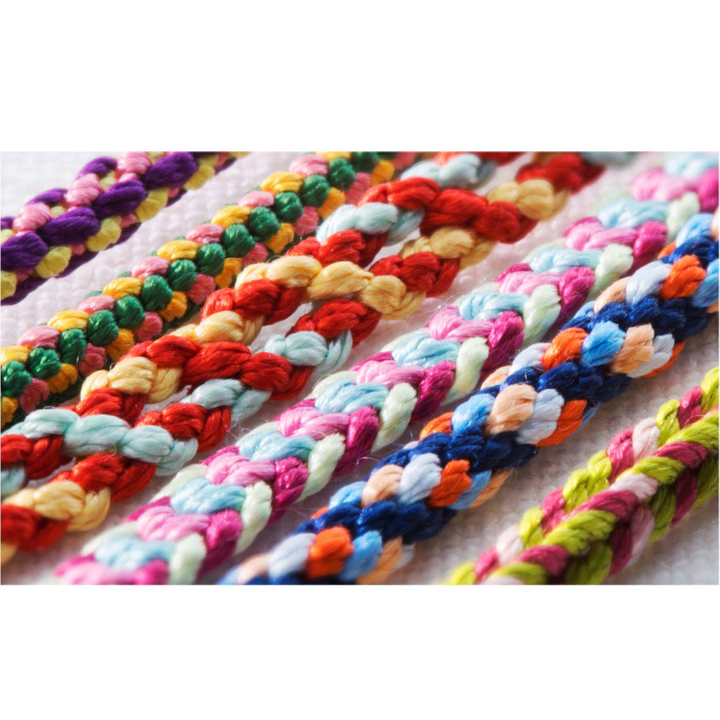 クチュリエ|いにしえの優美な模様 絹糸で組む くみひもブレスレットの会|色鮮やかな美しい絹糸の光沢。