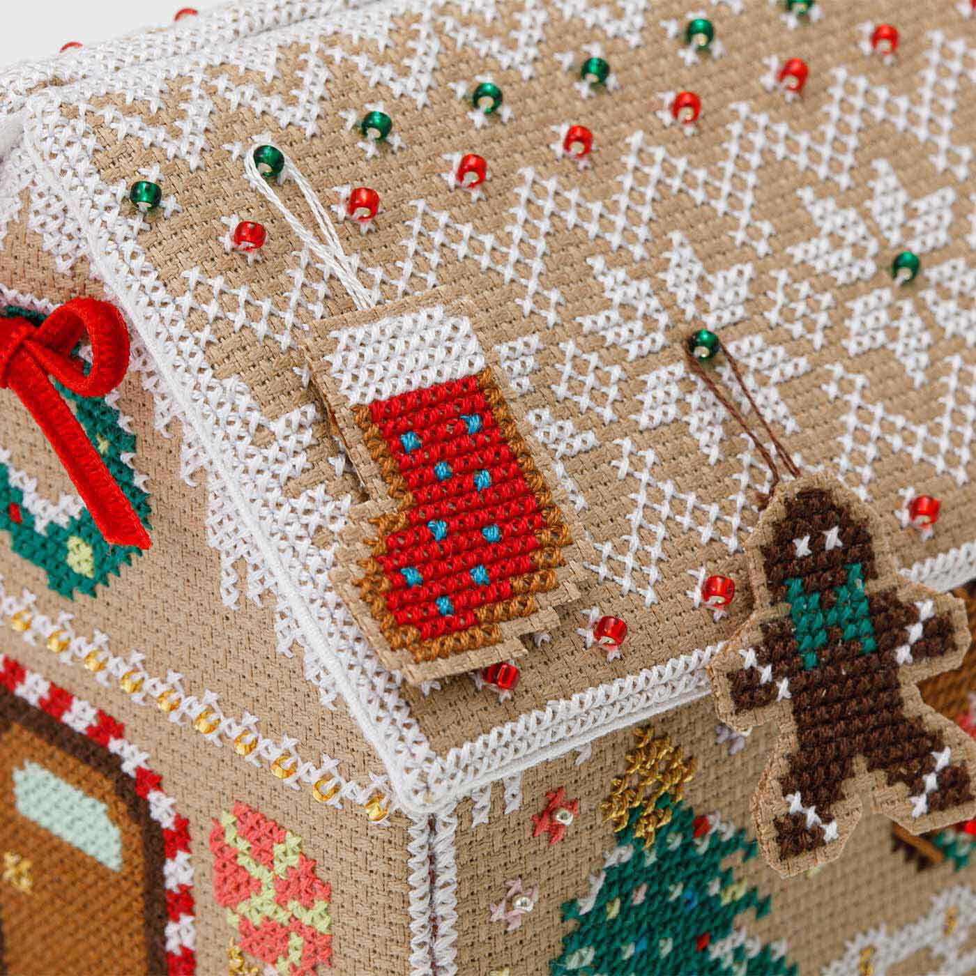 クチュリエ|クリスマスのあこがれを詰め込んで クロスステッチで作るジンジャーブレッドハウスの会