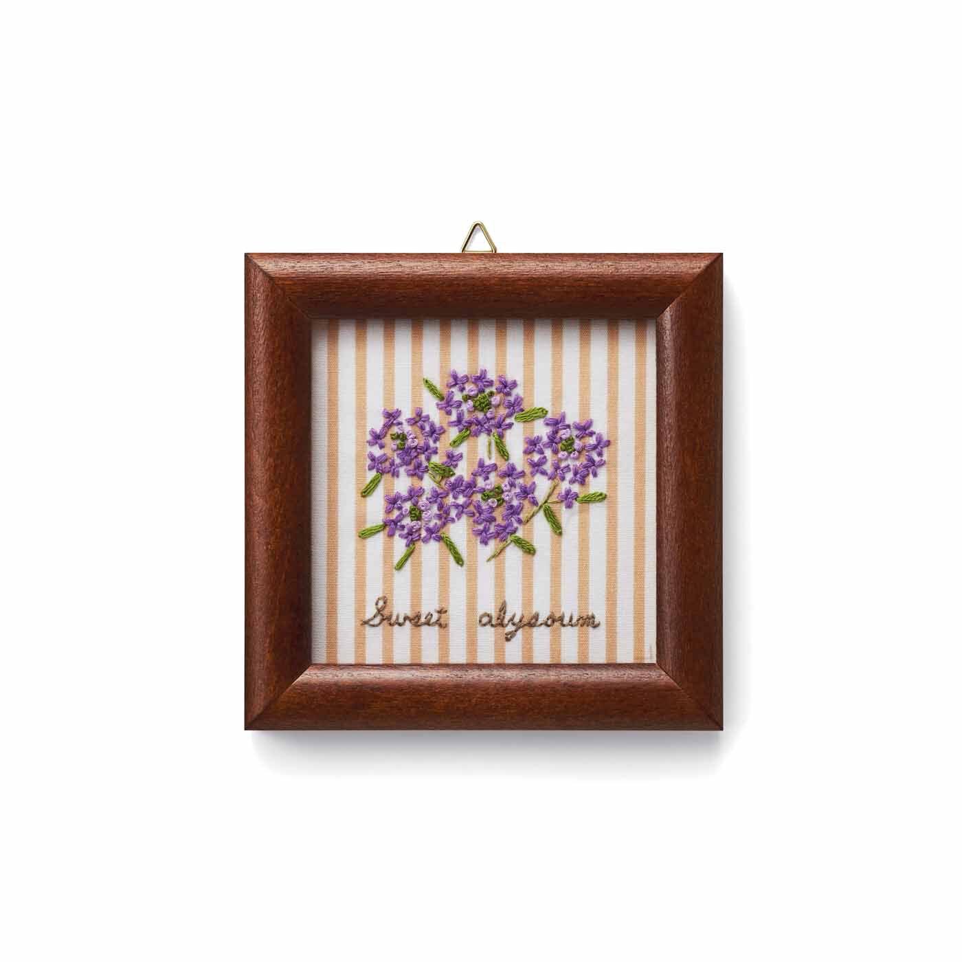 クチュリエ|摘みたてを集めた　花と木の実のサンプラー刺しゅうフレームの会|スウィートアリッサム