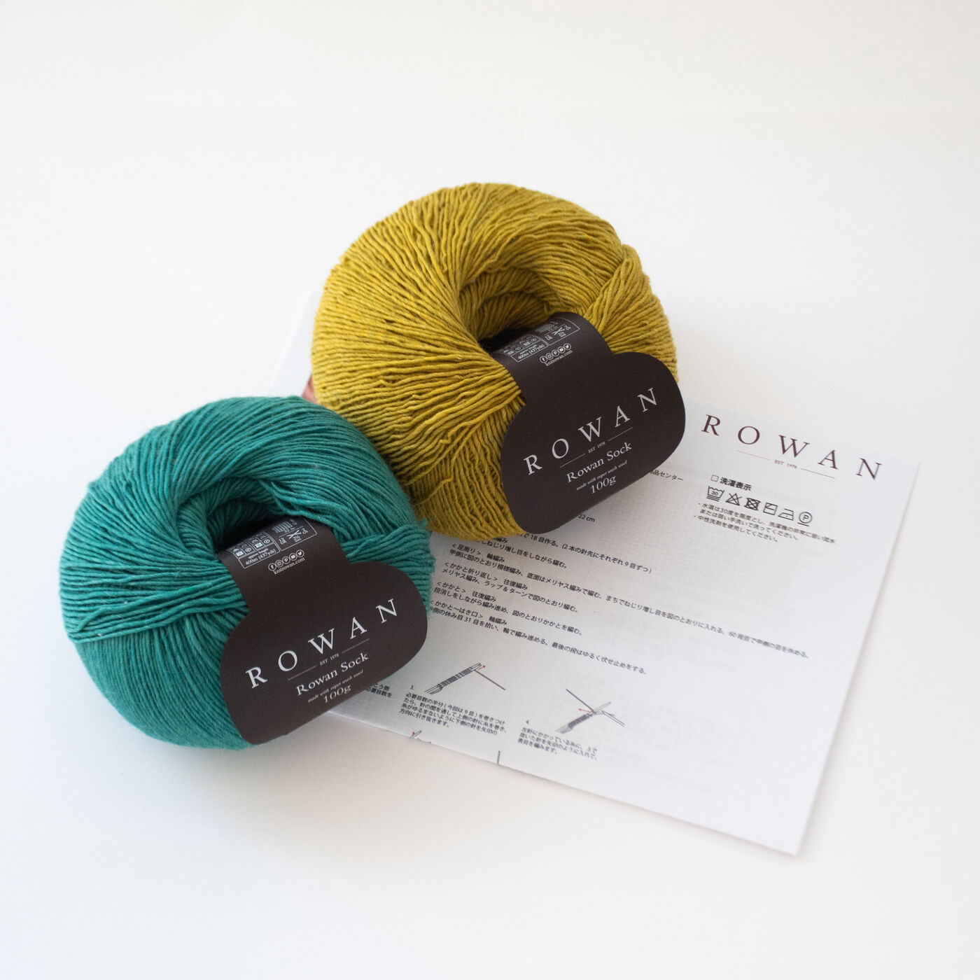 Couturier[クチュリエ]|ＲＯＷＡＮ×ａｍｕｈｉｂｉ　ミモザの靴下〈Navy×Citrine〉|お届けキットの一式です。（※写真は〈Emerald×Citrine〉のお届けキットです）