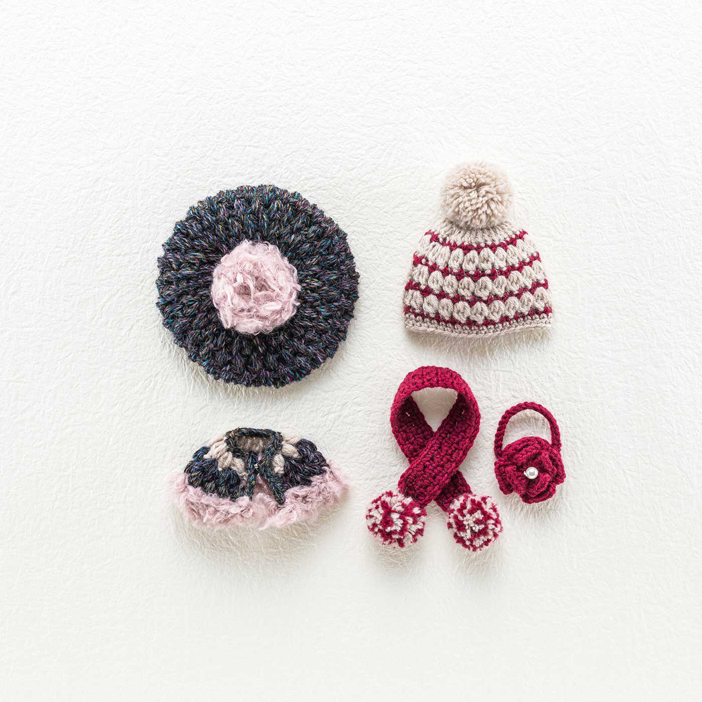 Couturier|寒さが待ち遠しくなる ドール用かぎ針編み帽子と小物のキット|LサイズかMサイズ、どちらかを選んで作れます（画像はMサイズ）。